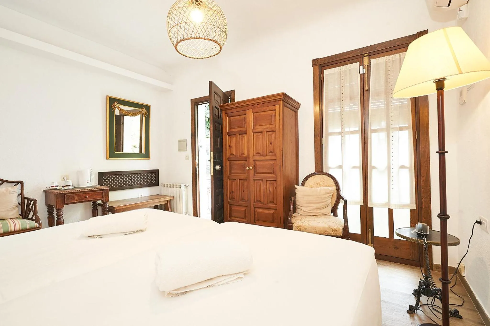 Photo of the whole room, Bed in Hotel América