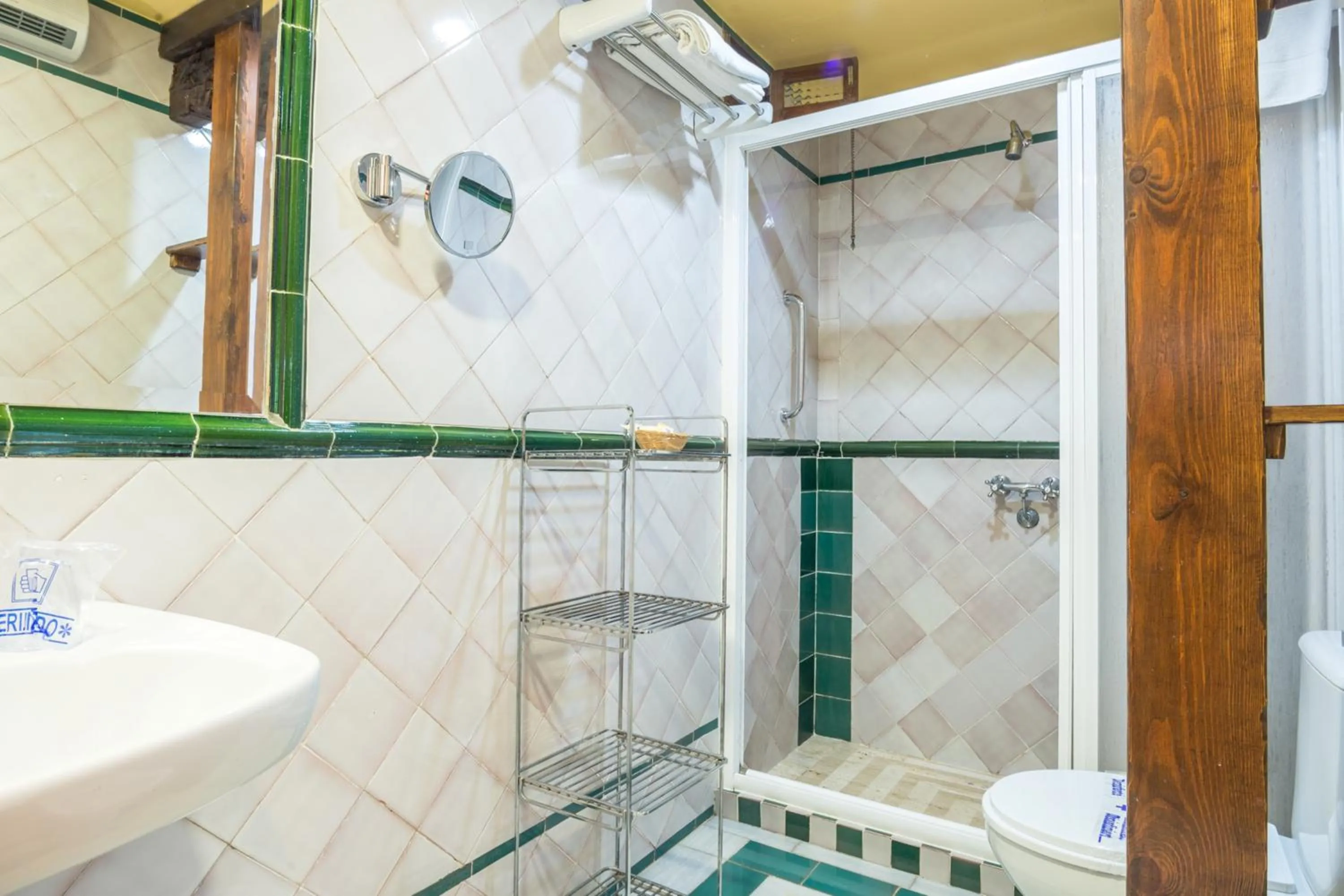 Bathroom in Hotel América