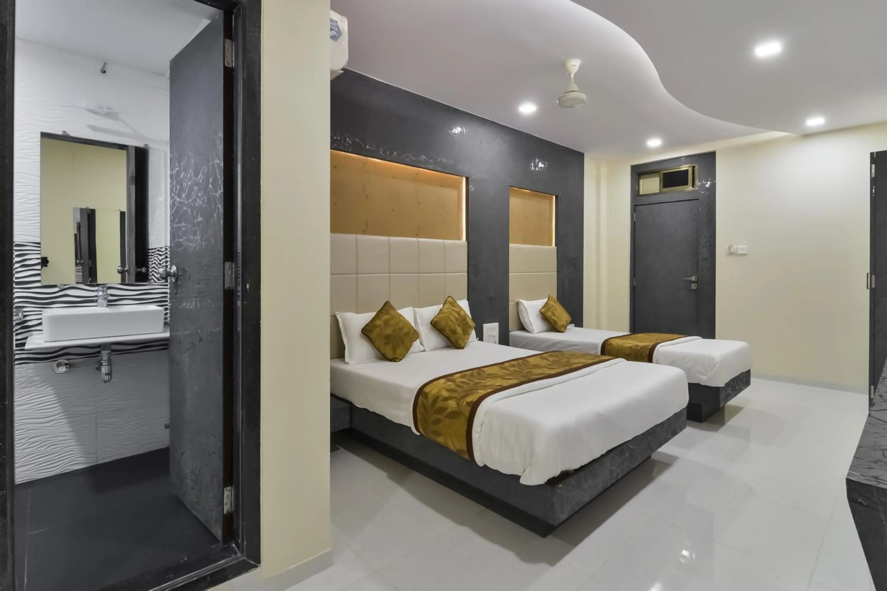 Bed in Hotel Aroma- Dadar