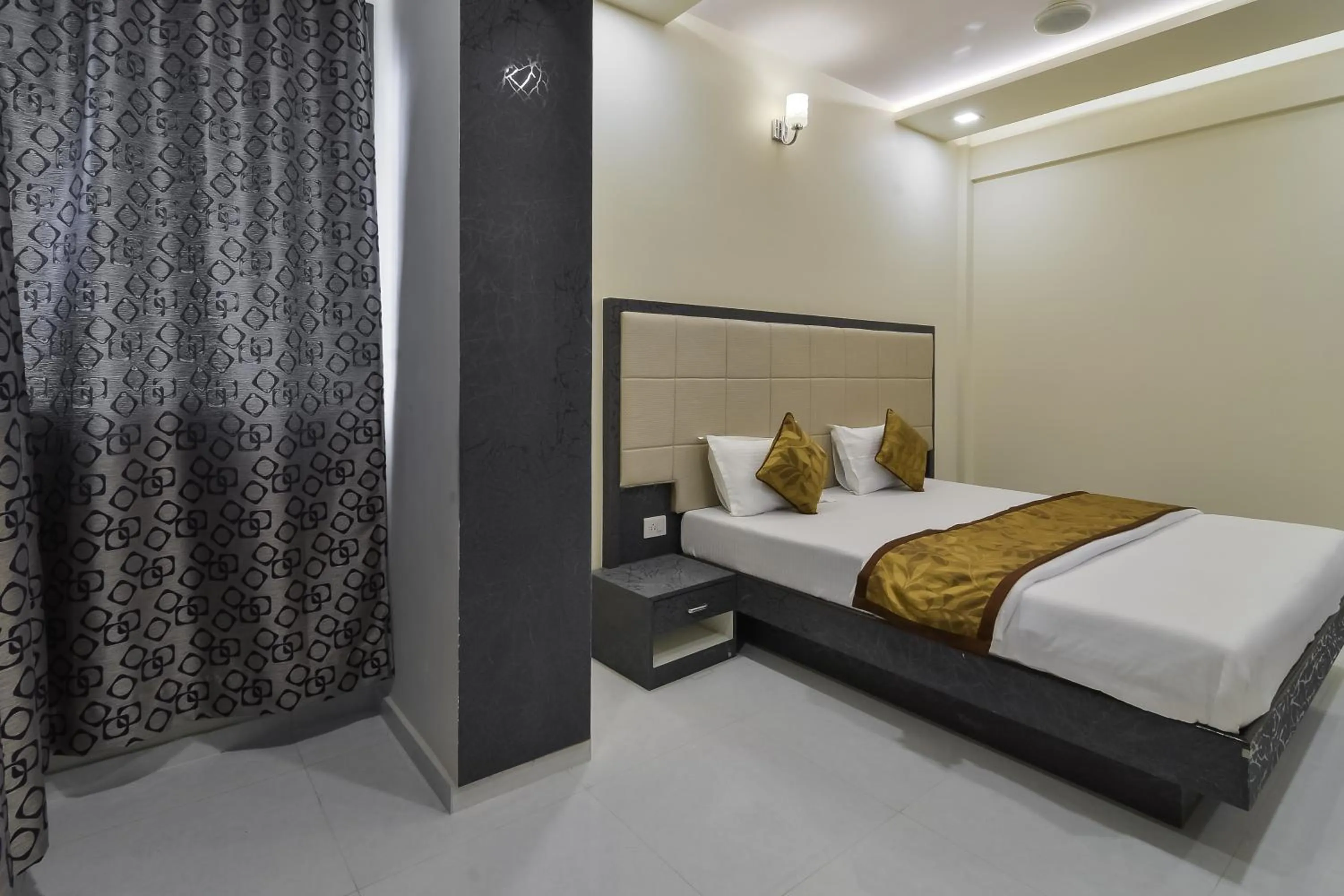 Bed in Hotel Aroma- Dadar