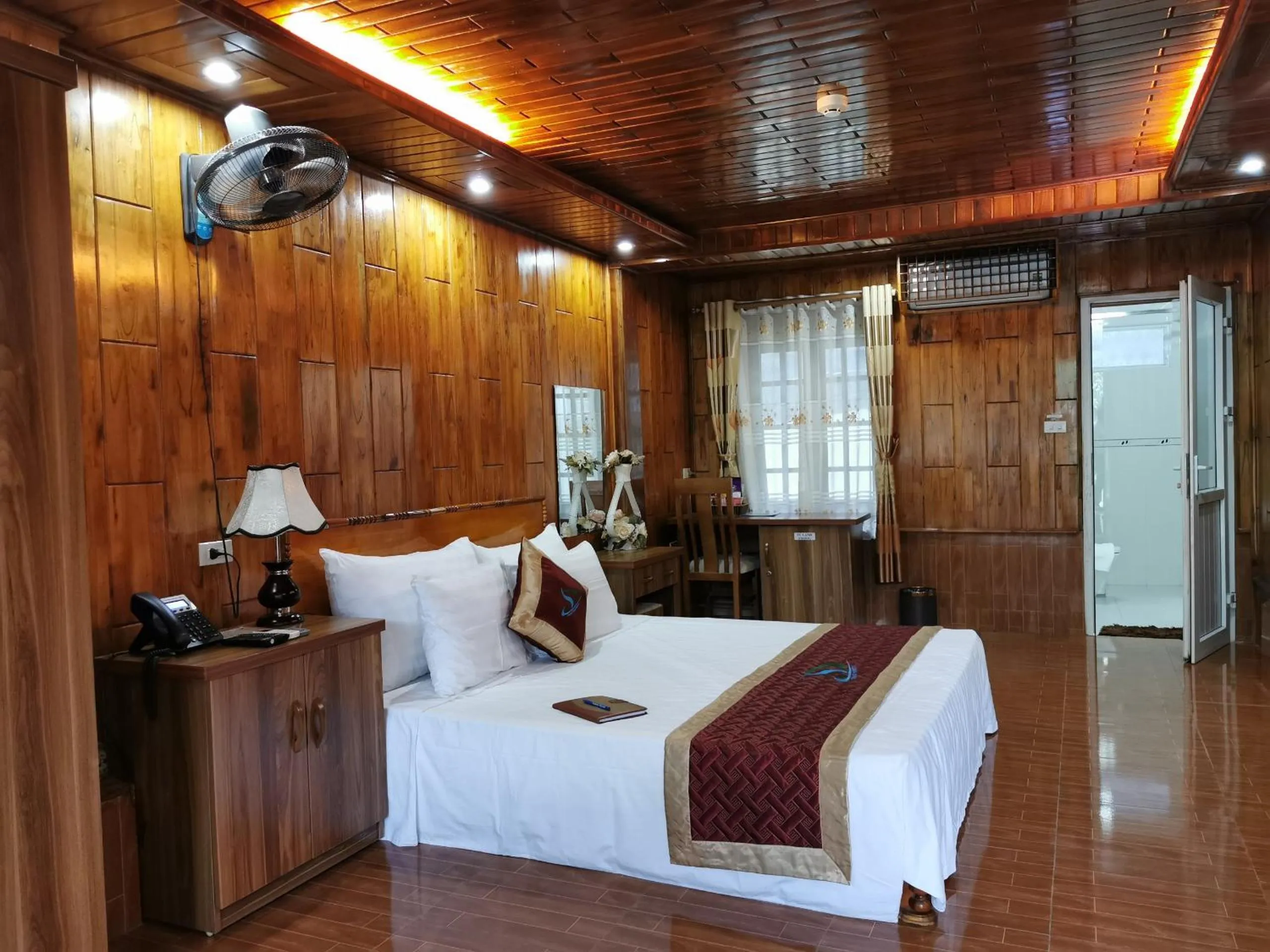 Bedroom, Bed in Thung Nham Resort