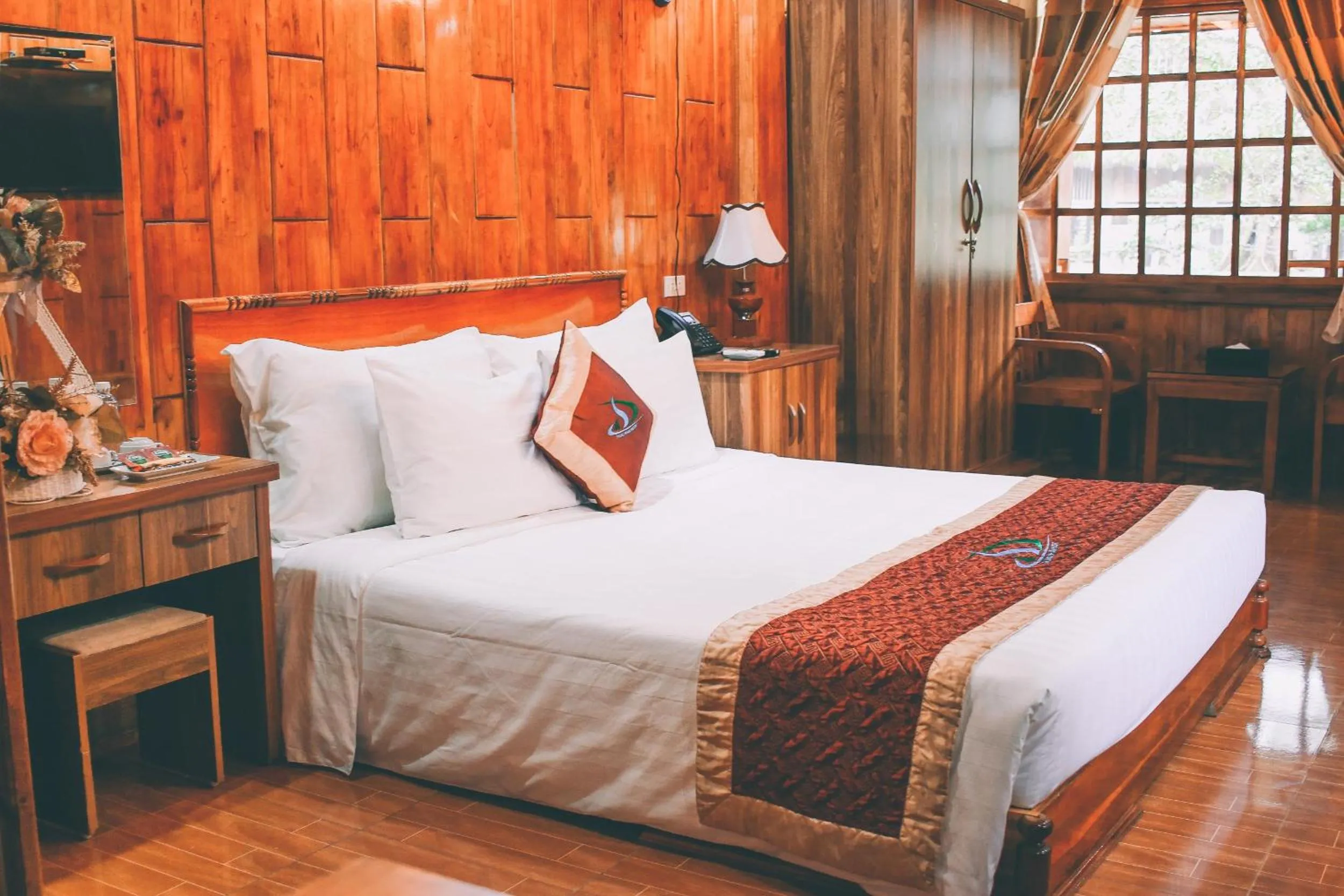 Bedroom, Bed in Thung Nham Resort