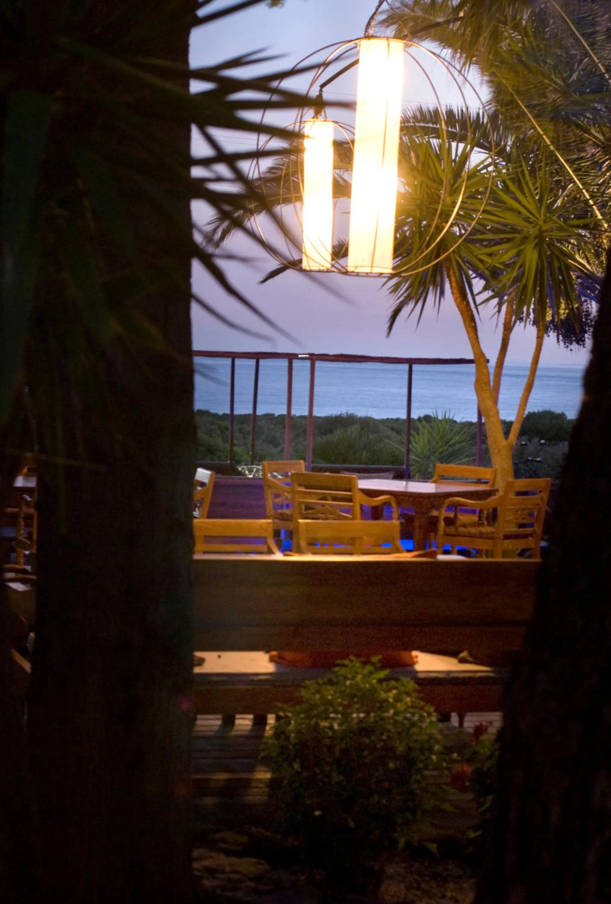 Restaurant/places to eat in 100% Fun