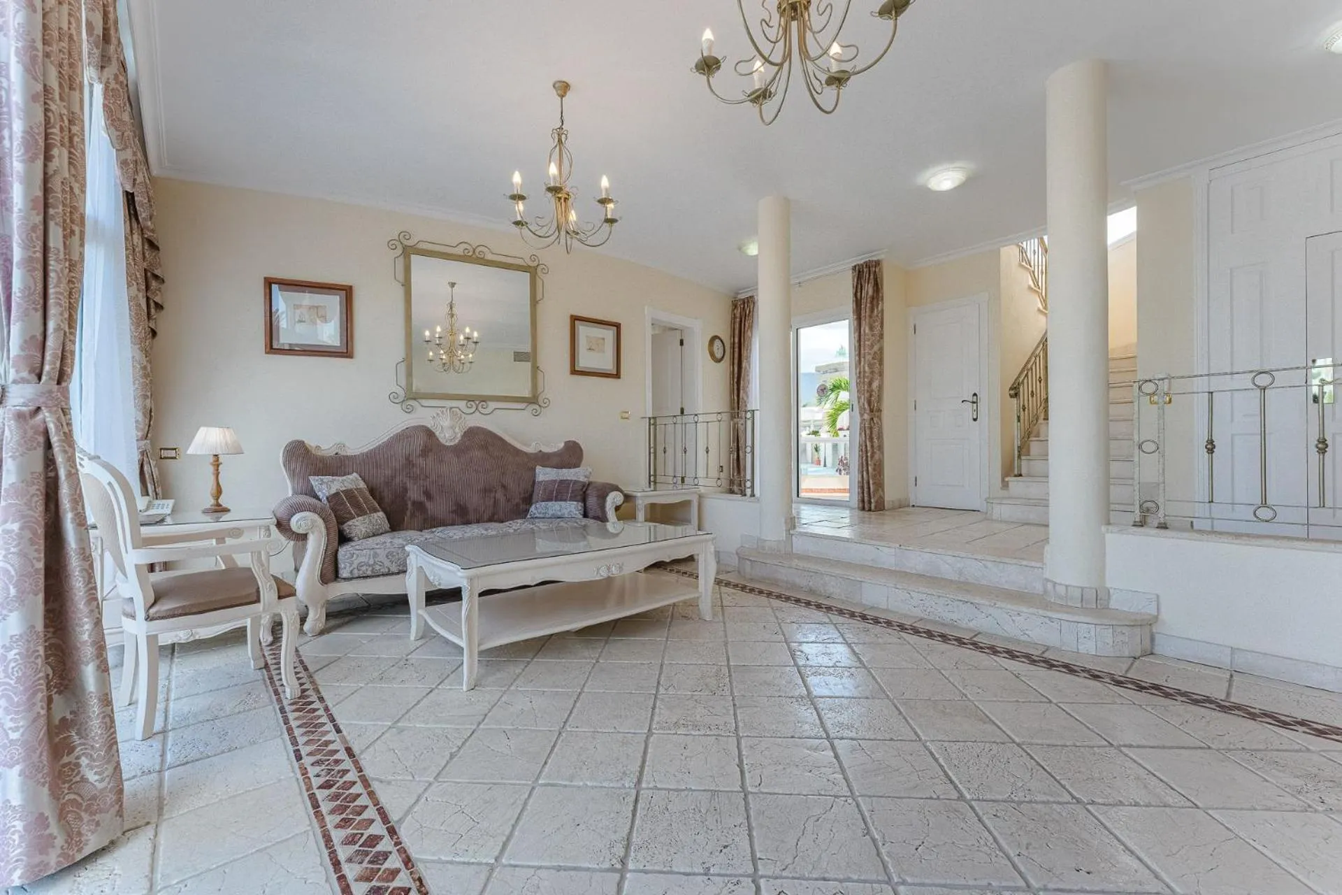 Living room in Flamingo Suites Boutique Hotel