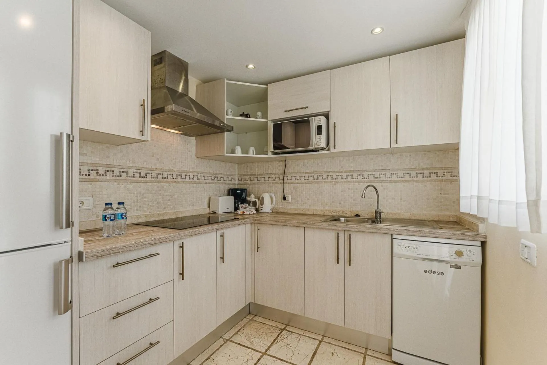 Kitchen or kitchenette in Flamingo Suites Boutique Hotel