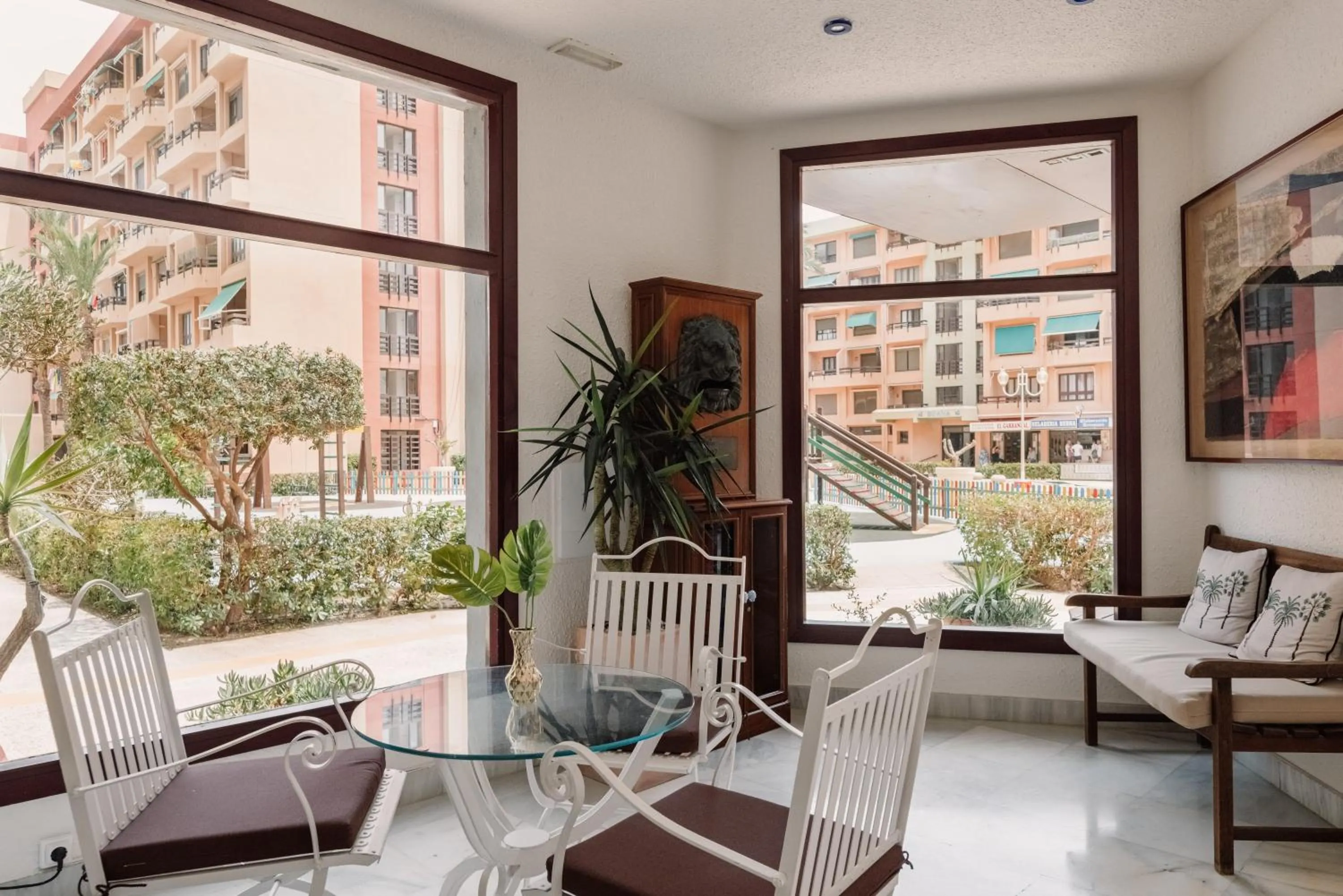 Library in Hotel Apartamentos Londres La Manga