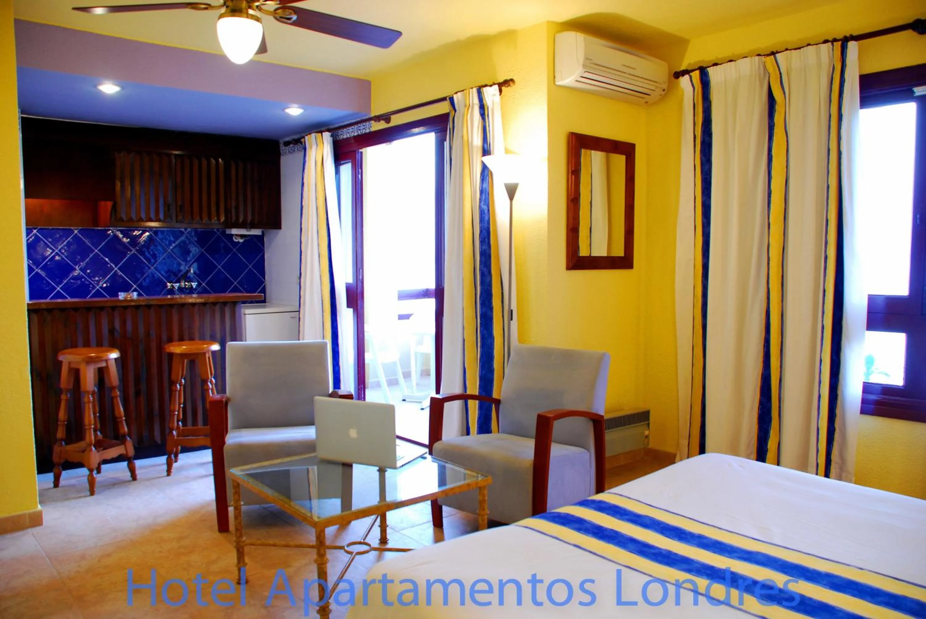 Photo of the whole room, Bed in Hotel Apartamentos Londres La Manga