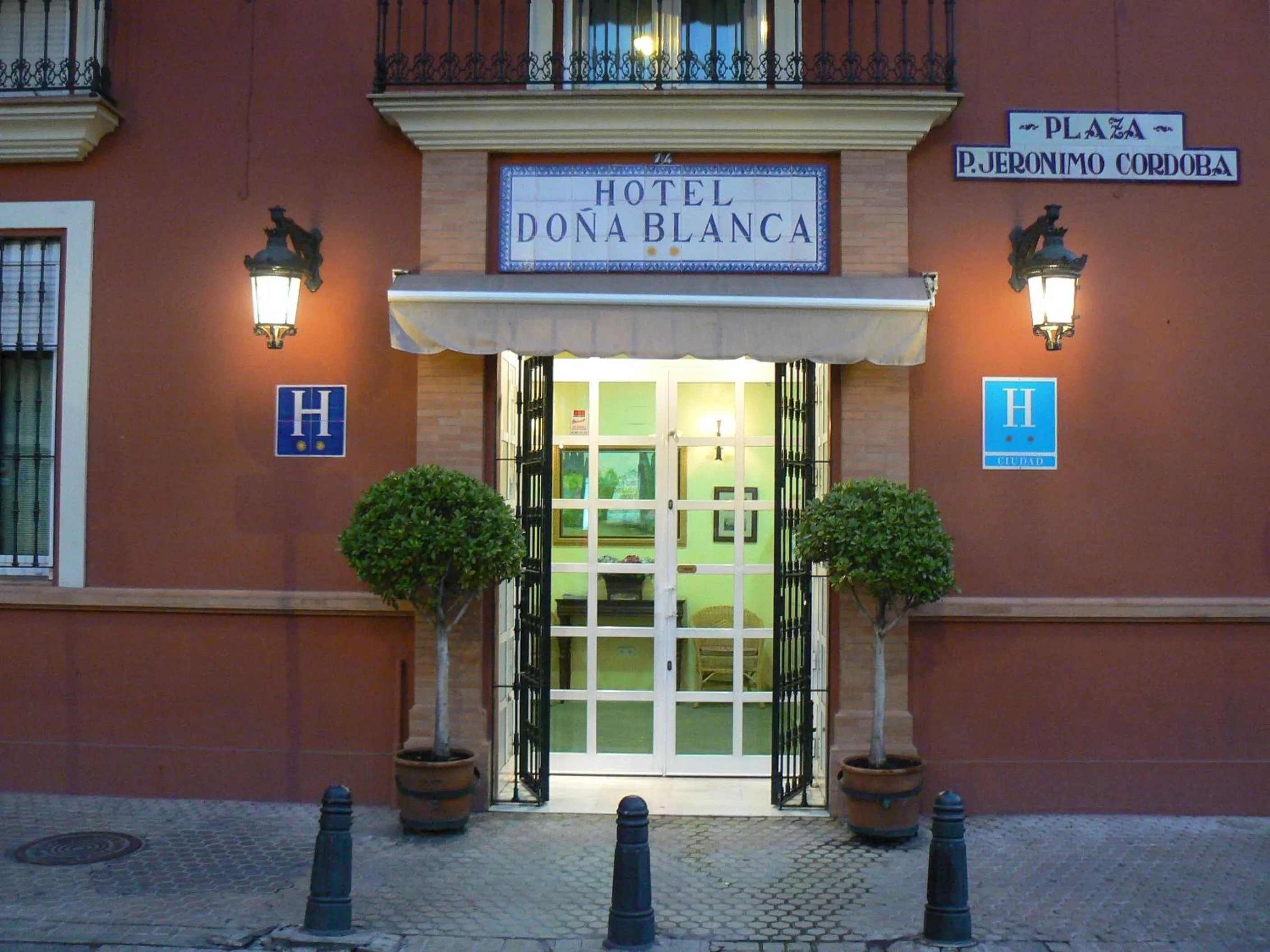 Facade/entrance in Hotel Doña Blanca