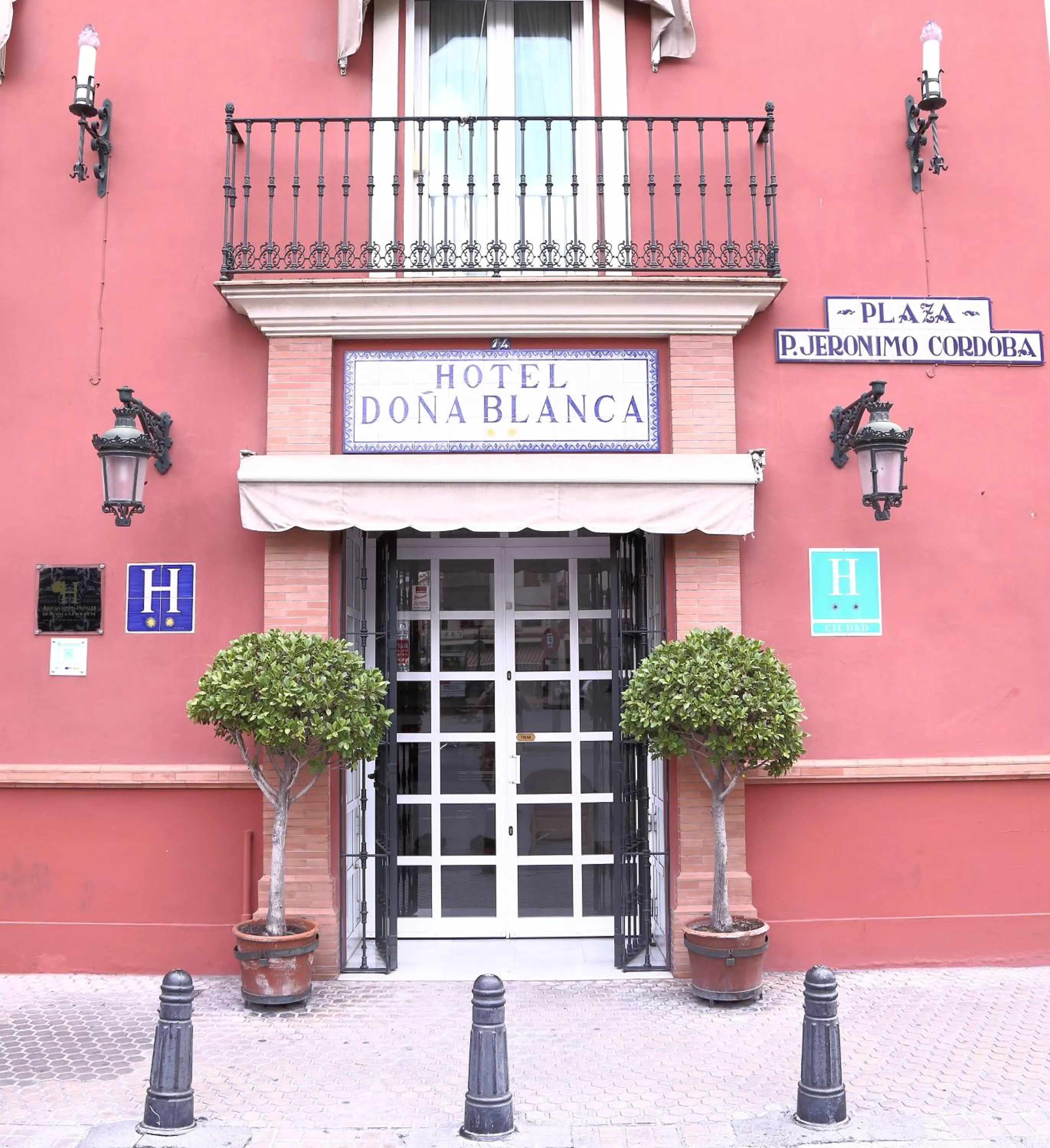 Facade/entrance in Hotel Doña Blanca