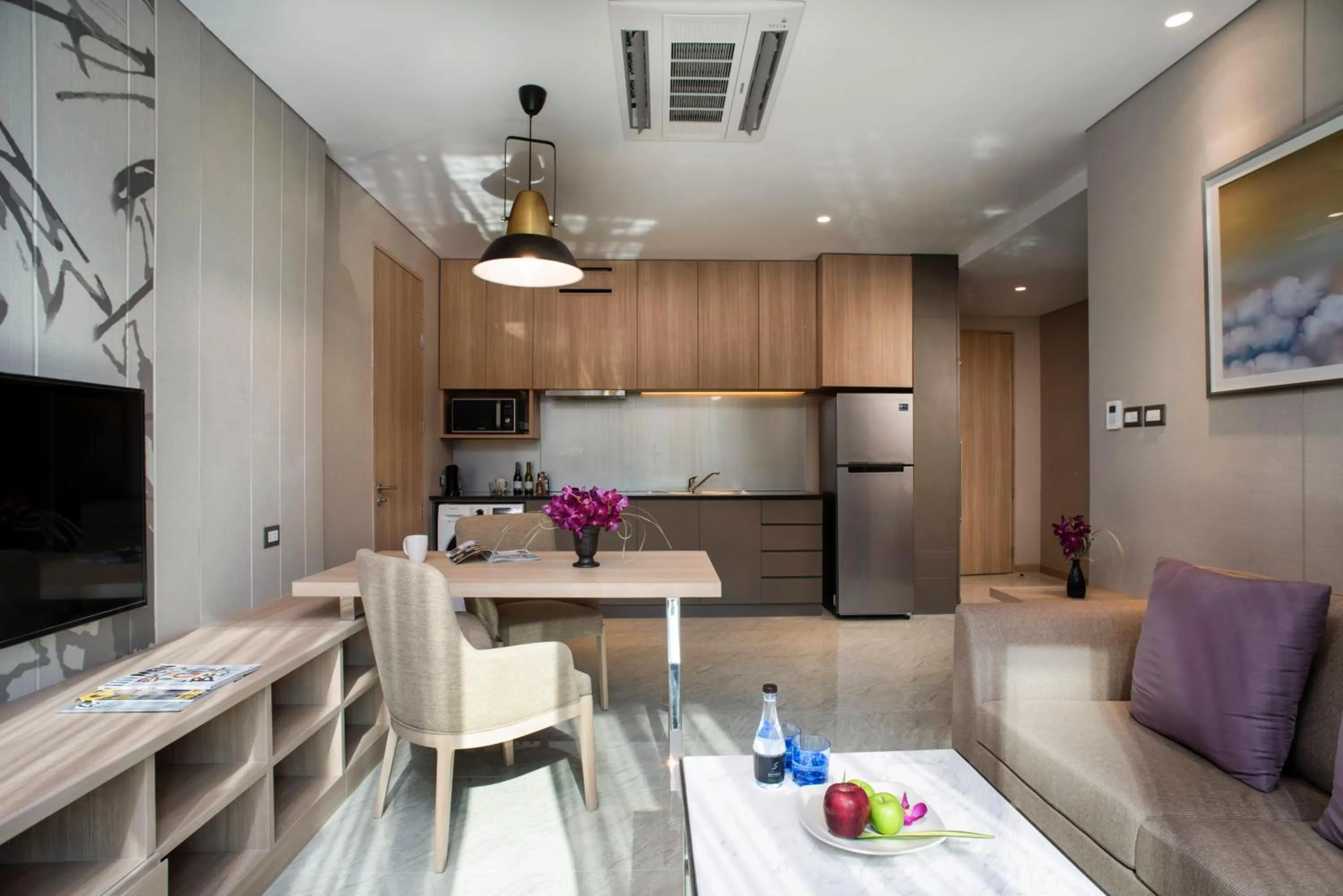 Dining area in SKYVIEW Hotel Bangkok - Sukhumvit