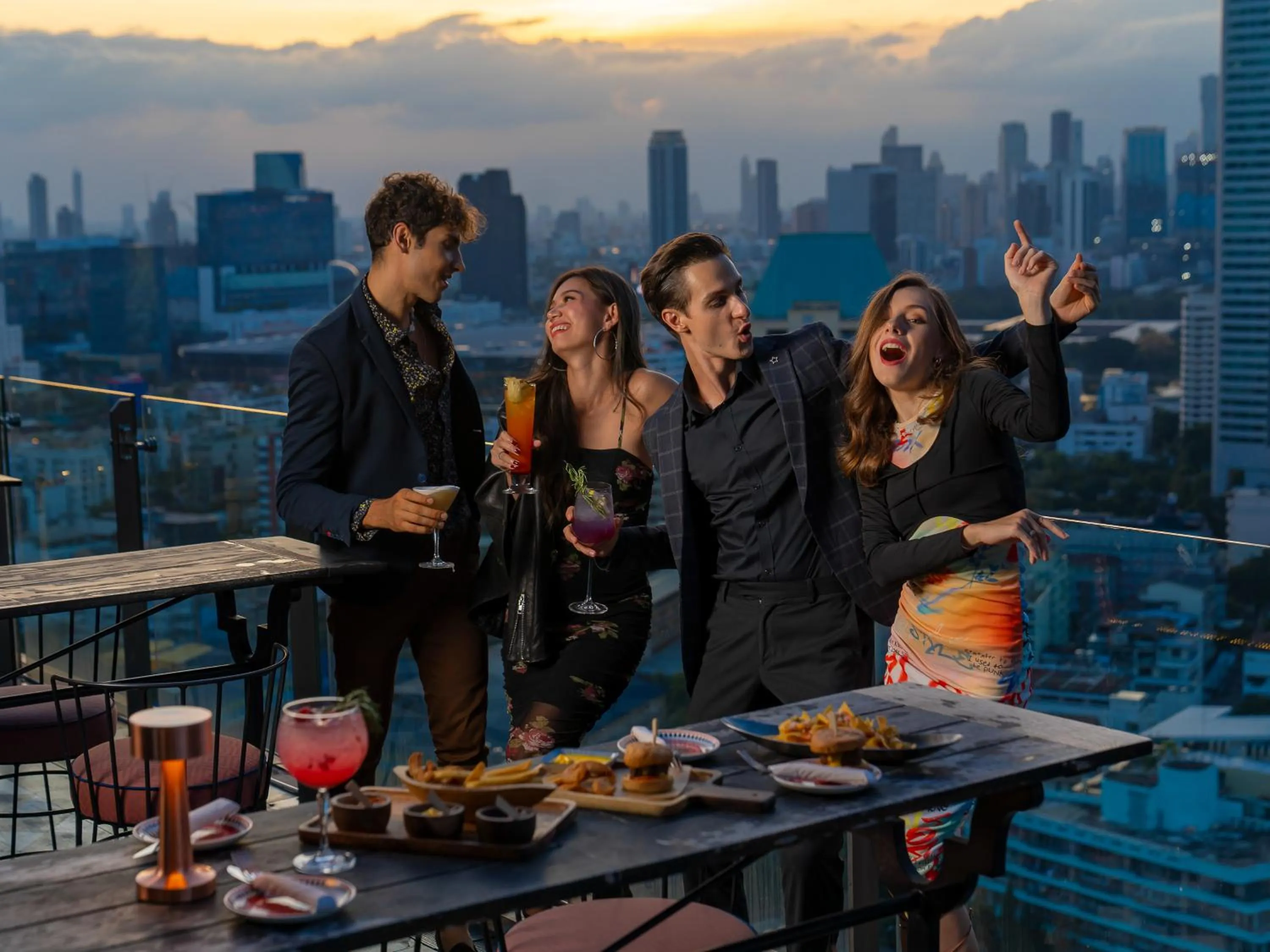 Restaurant/places to eat in SKYVIEW Hotel Bangkok - Sukhumvit