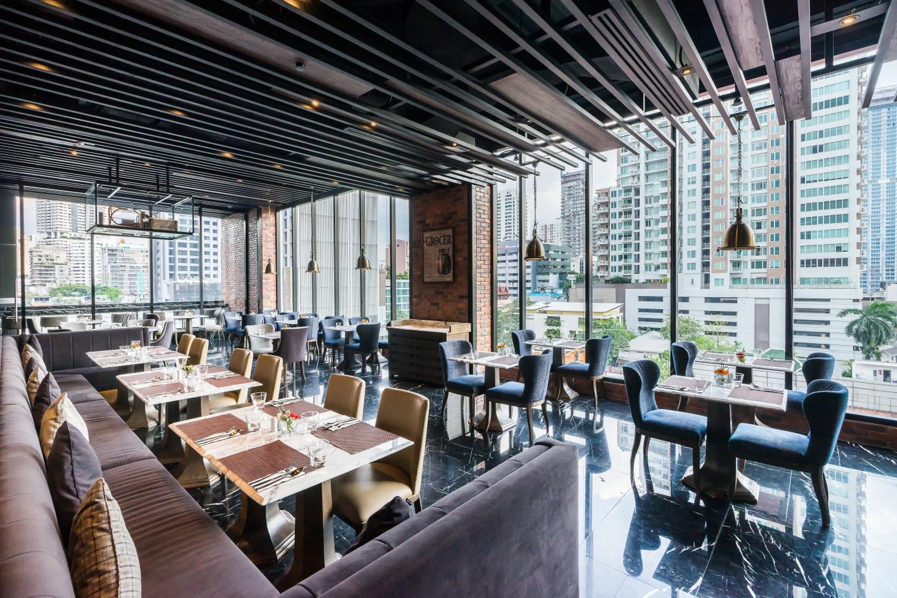 Restaurant/places to eat in SKYVIEW Hotel Bangkok - Sukhumvit