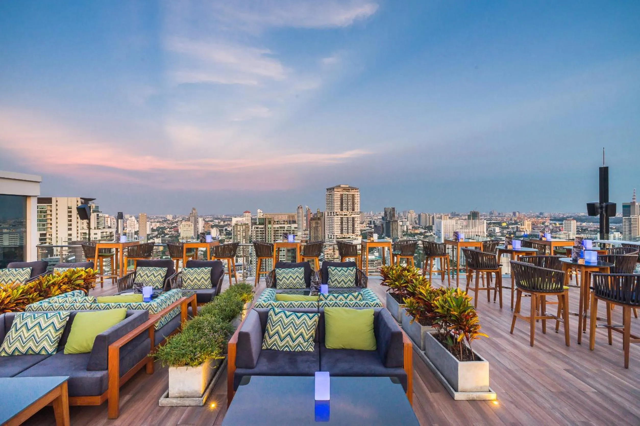 Restaurant/places to eat in SKYVIEW Hotel Bangkok - Sukhumvit
