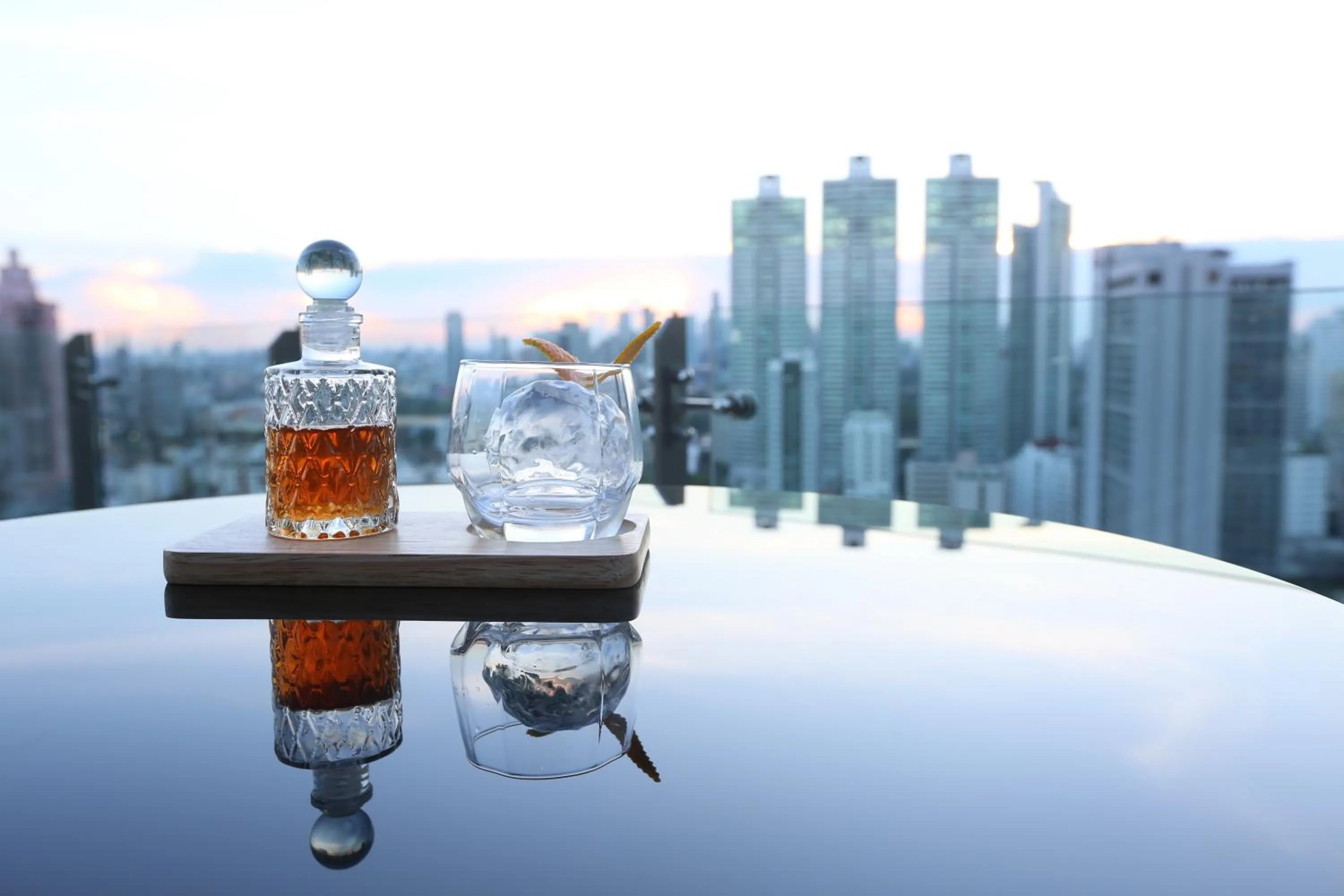 Lounge or bar in SKYVIEW Hotel Bangkok - Sukhumvit