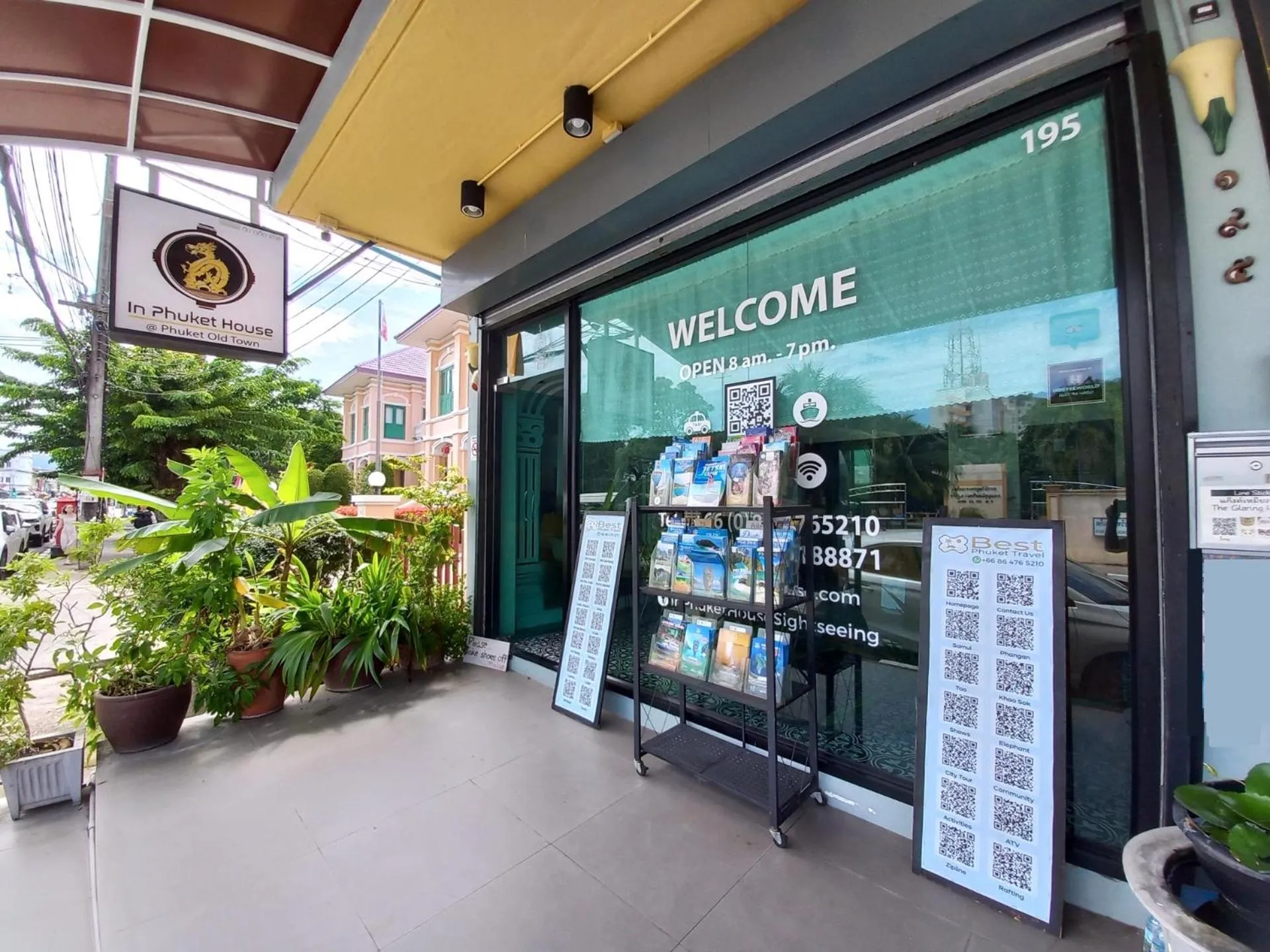 Facade/entrance in In Phuket House