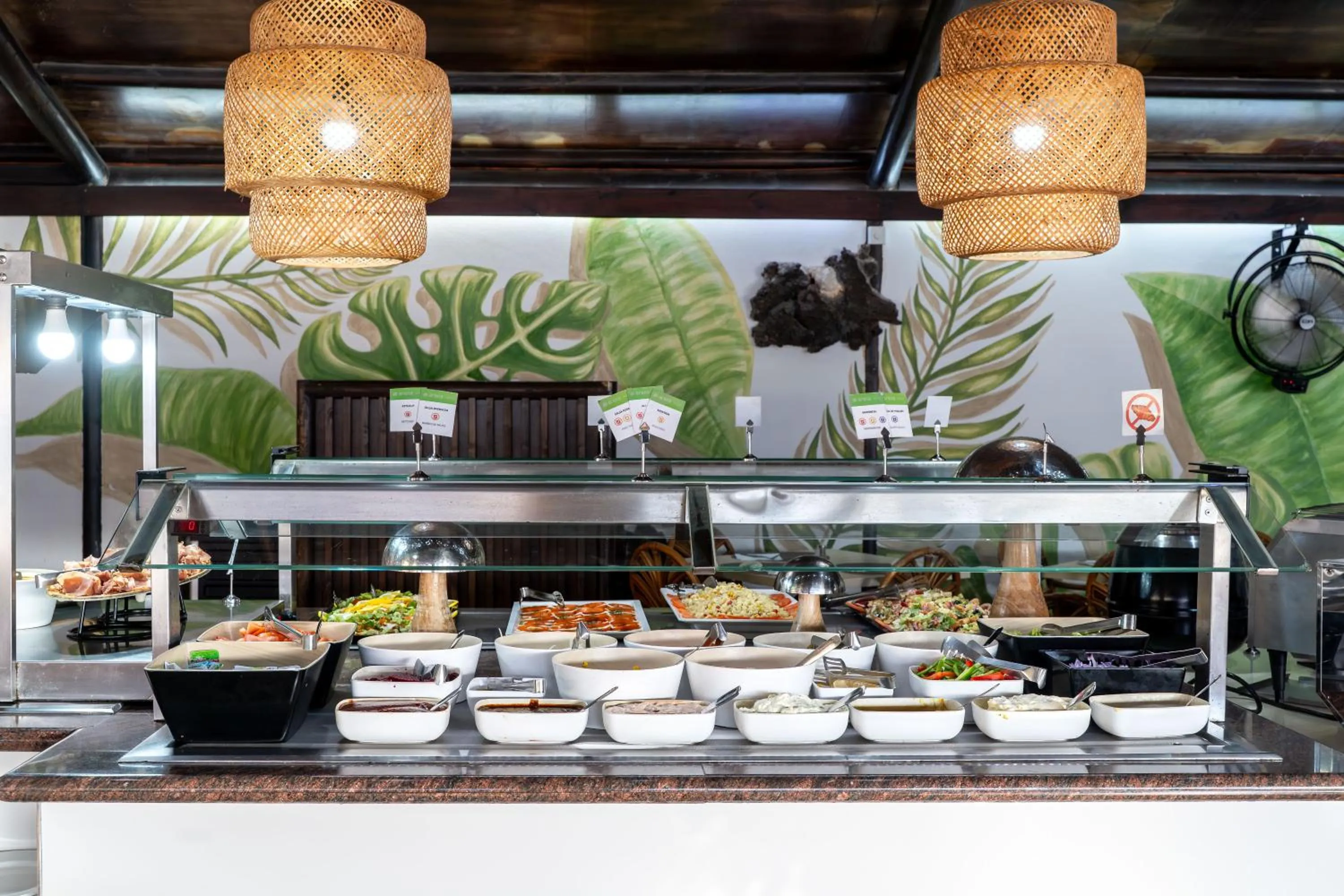 Restaurant/places to eat in Hotel Arena Suite - Adults Only