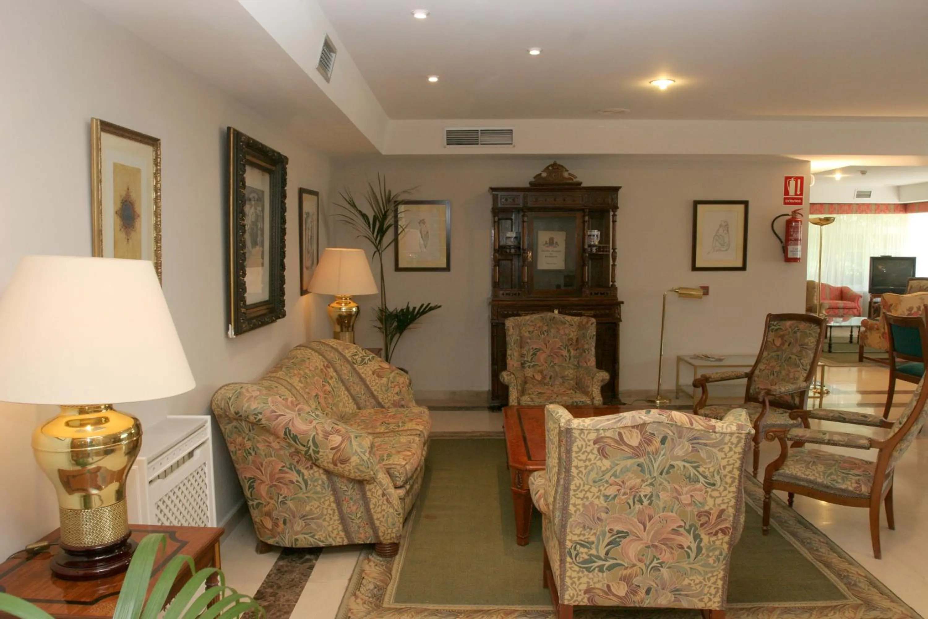 Communal lounge/ TV room in Pousada de Portomarín