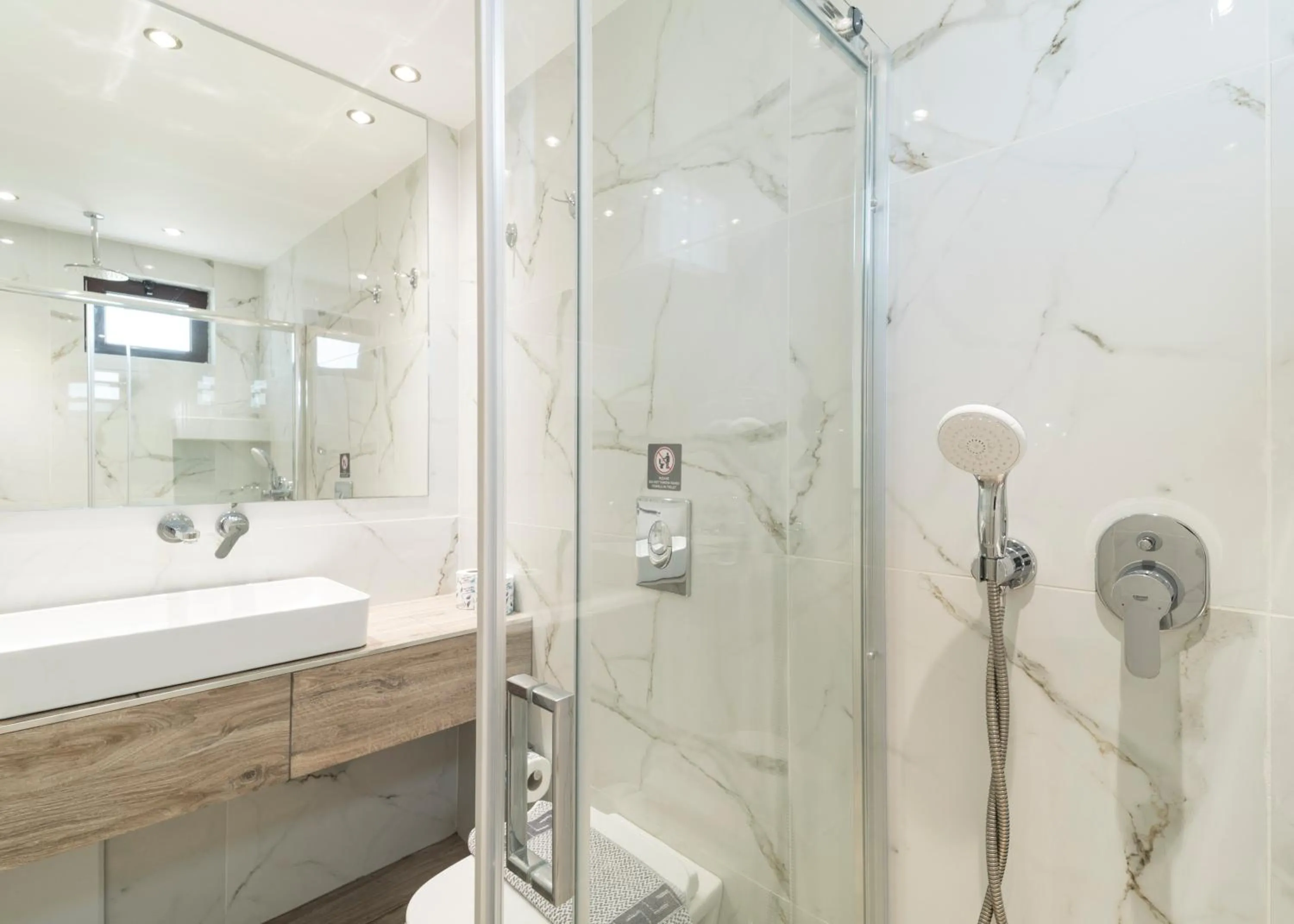 Bathroom in Memories Apartments