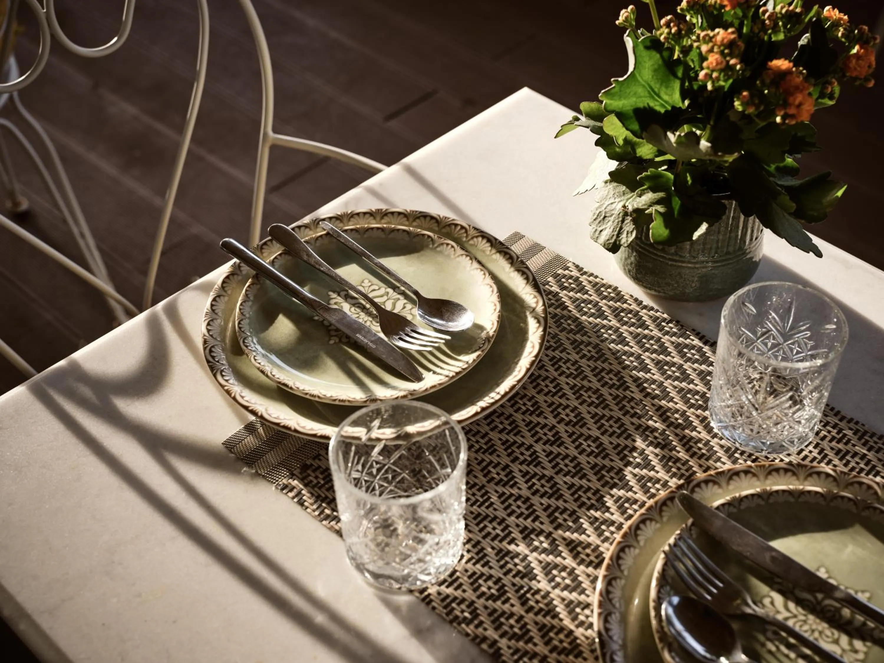 Food and drinks in Memories Apartments