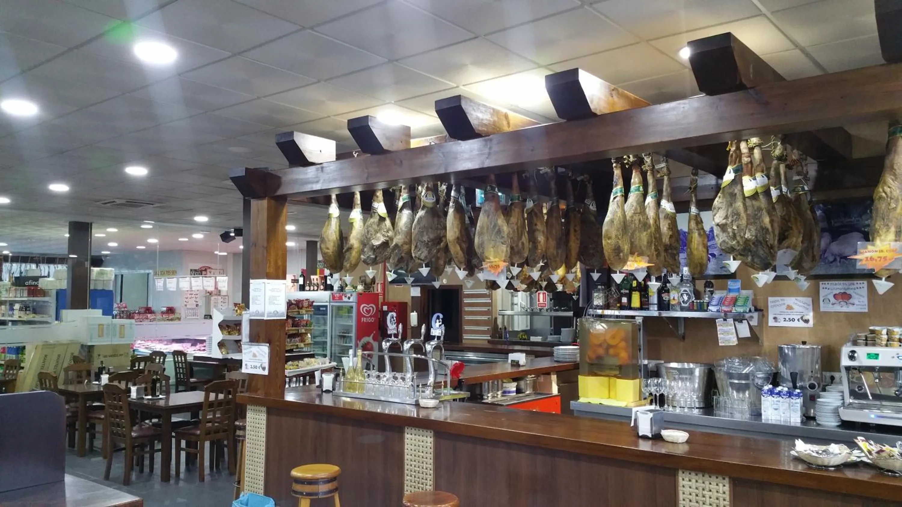 Restaurant/places to eat in Hotel León