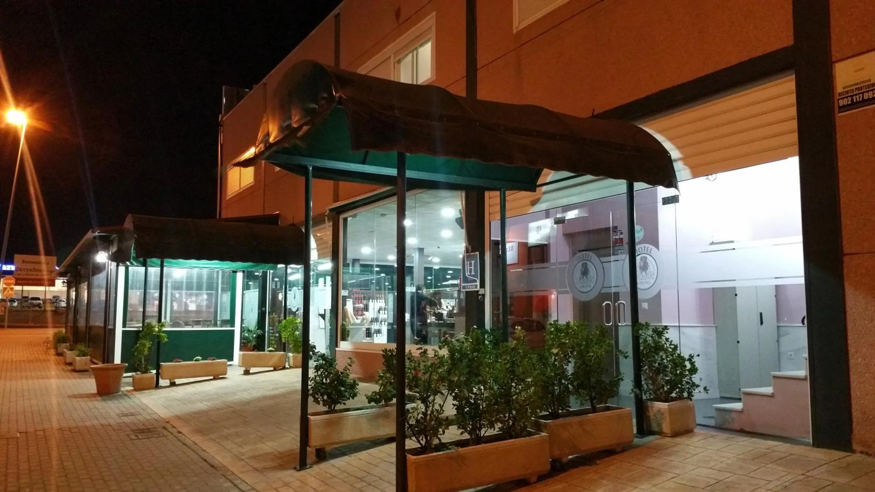 Facade/entrance in Hotel León