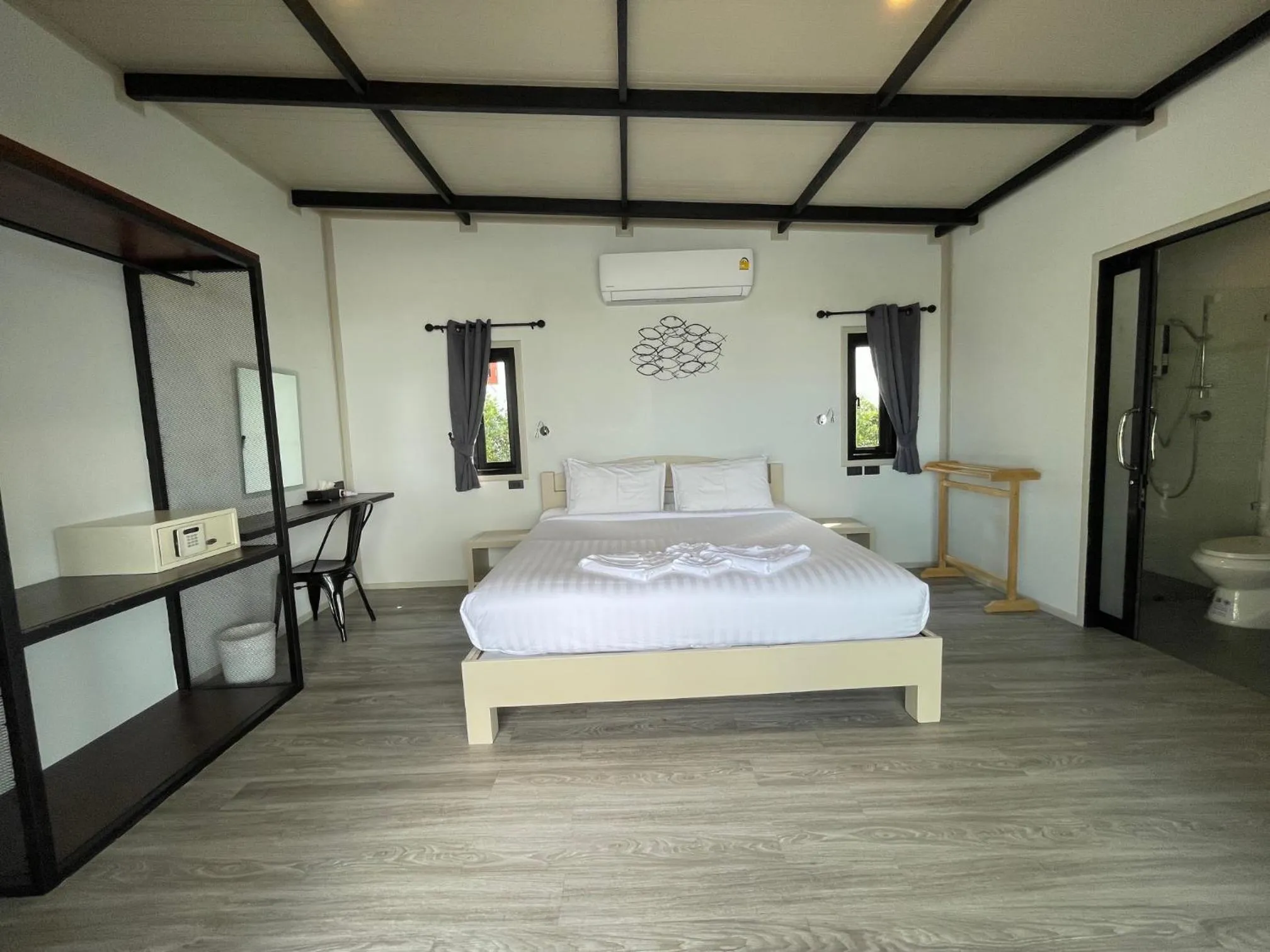 Bedroom, Bed in Breeze Bay Villa