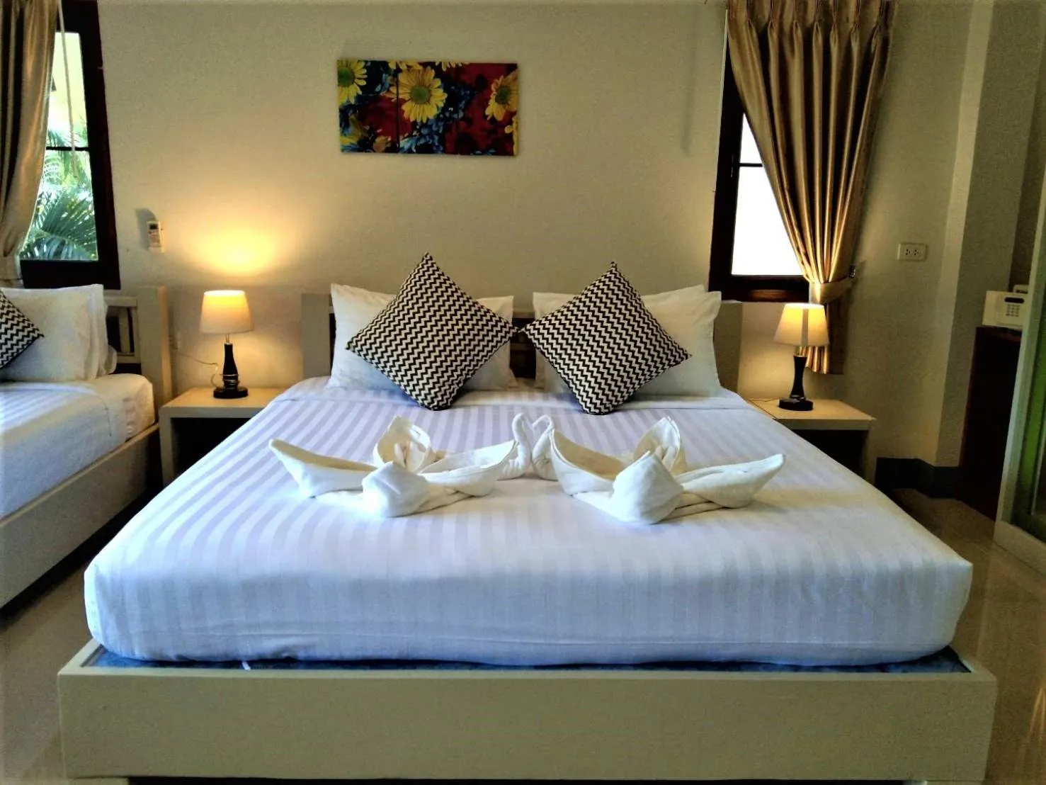 Bedroom, Bed in Breeze Bay Villa