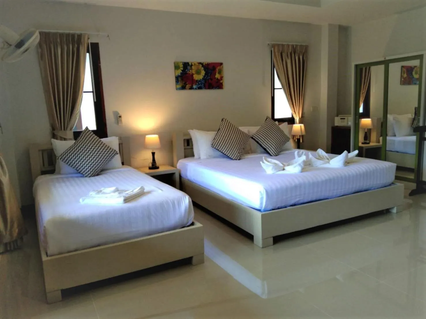 Bedroom, Bed in Breeze Bay Villa