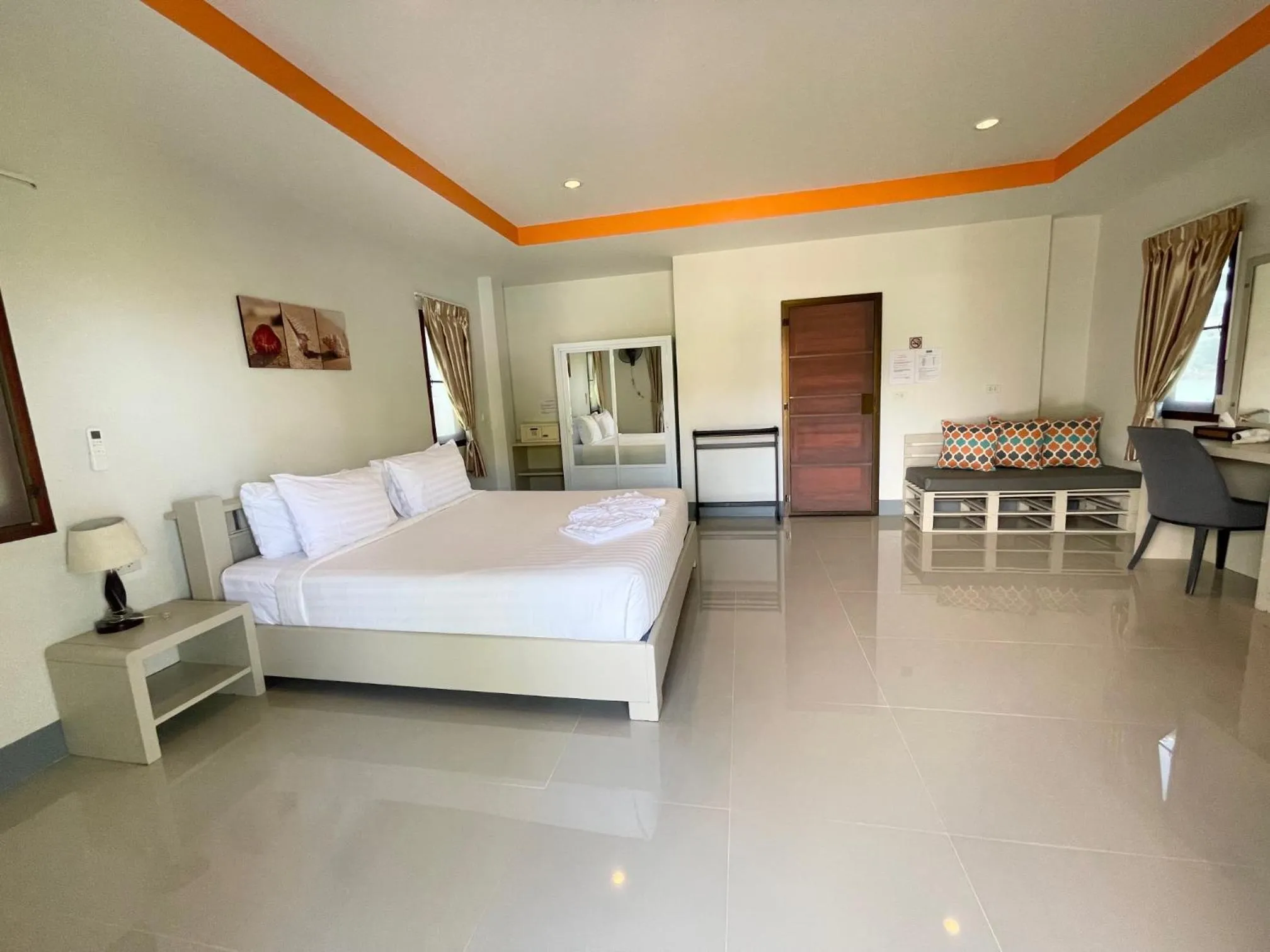 Bedroom, Bed in Breeze Bay Villa