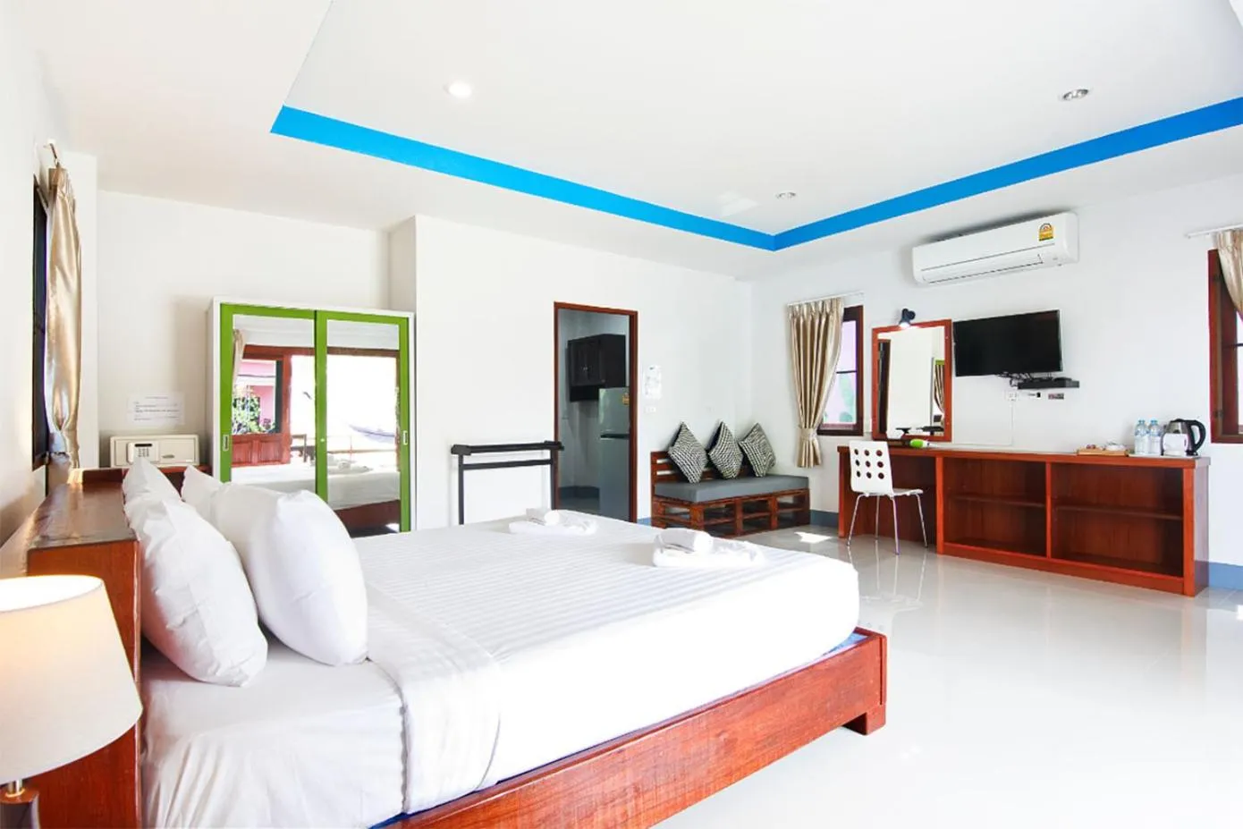 Photo of the whole room, Bed in Breeze Bay Villa