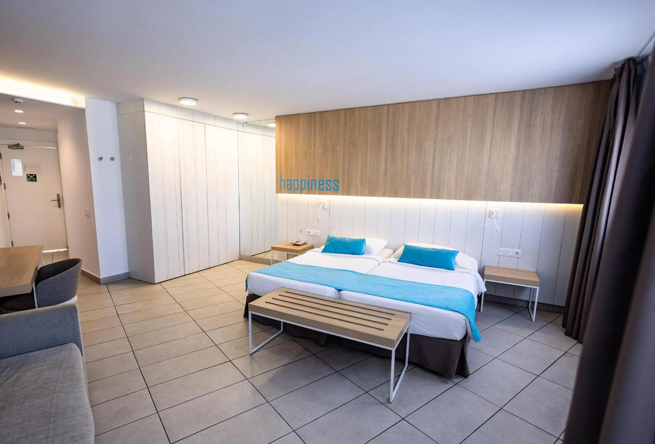 Photo of the whole room, Bed in Servatur Playa Bonita