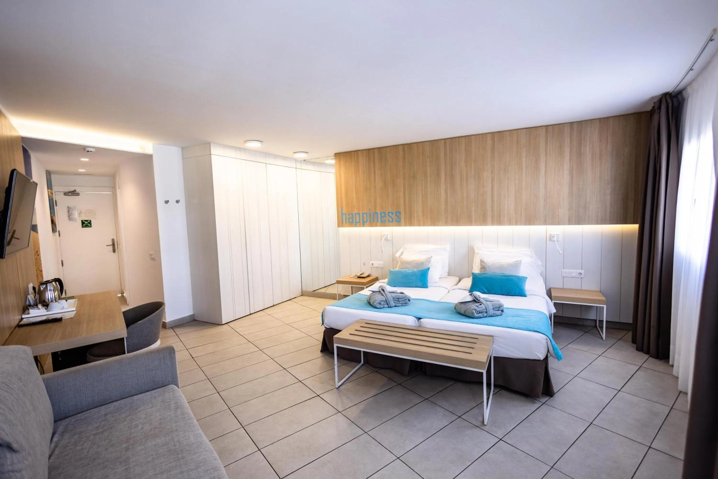 Photo of the whole room, Bed in Servatur Playa Bonita