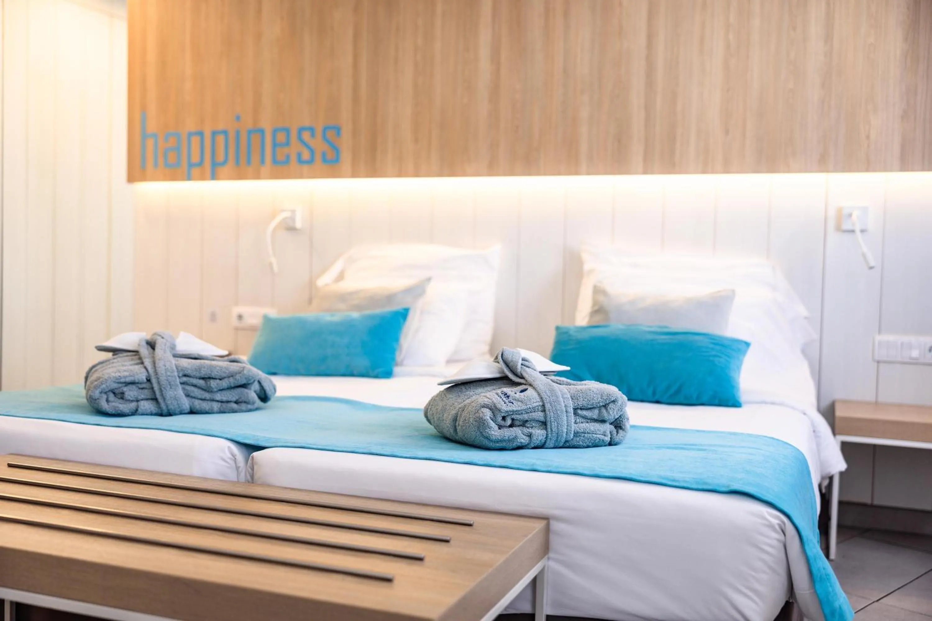 Photo of the whole room, Bed in Servatur Playa Bonita