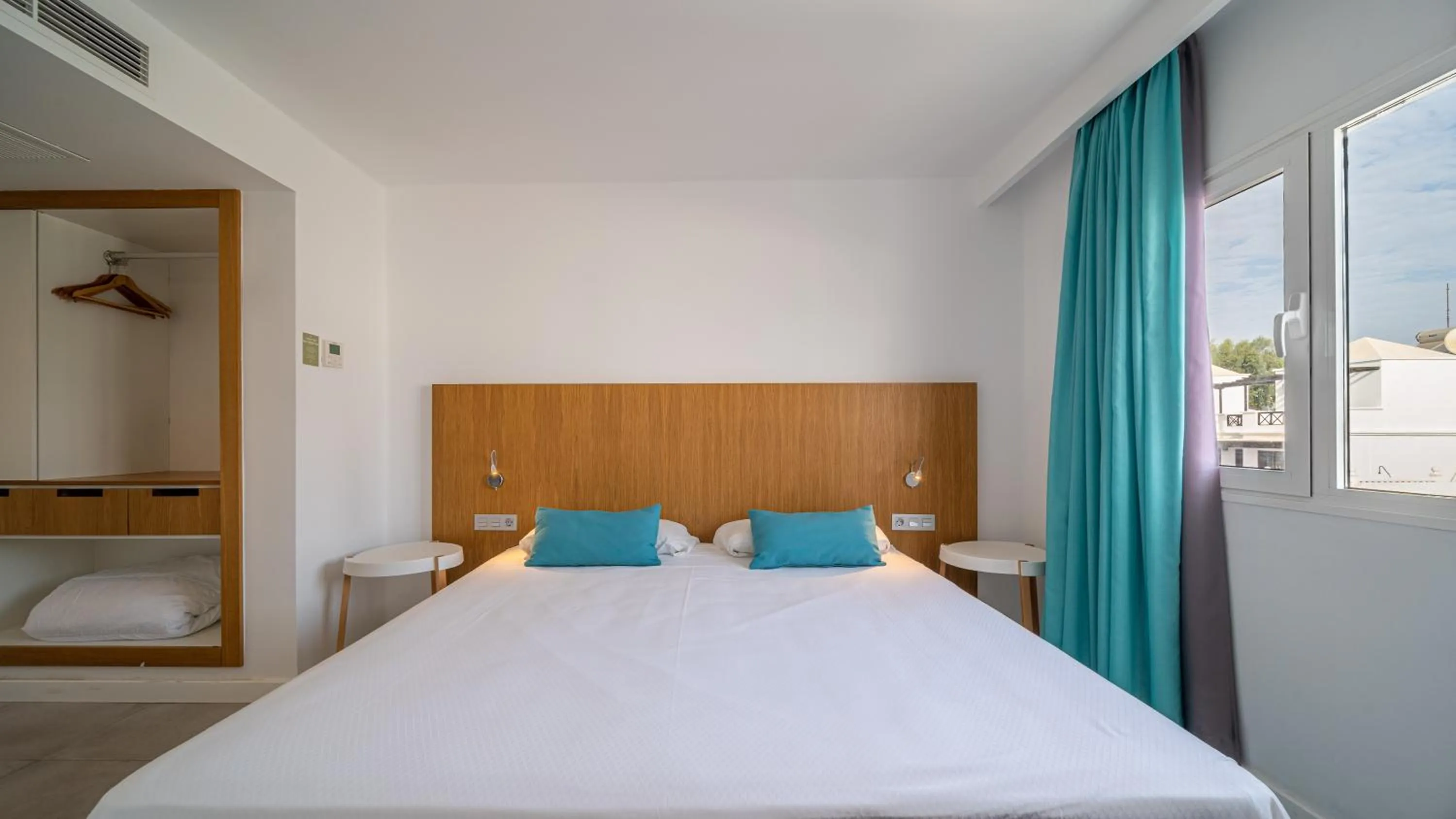 Bedroom, Bed in Guinate Club Apartamentos