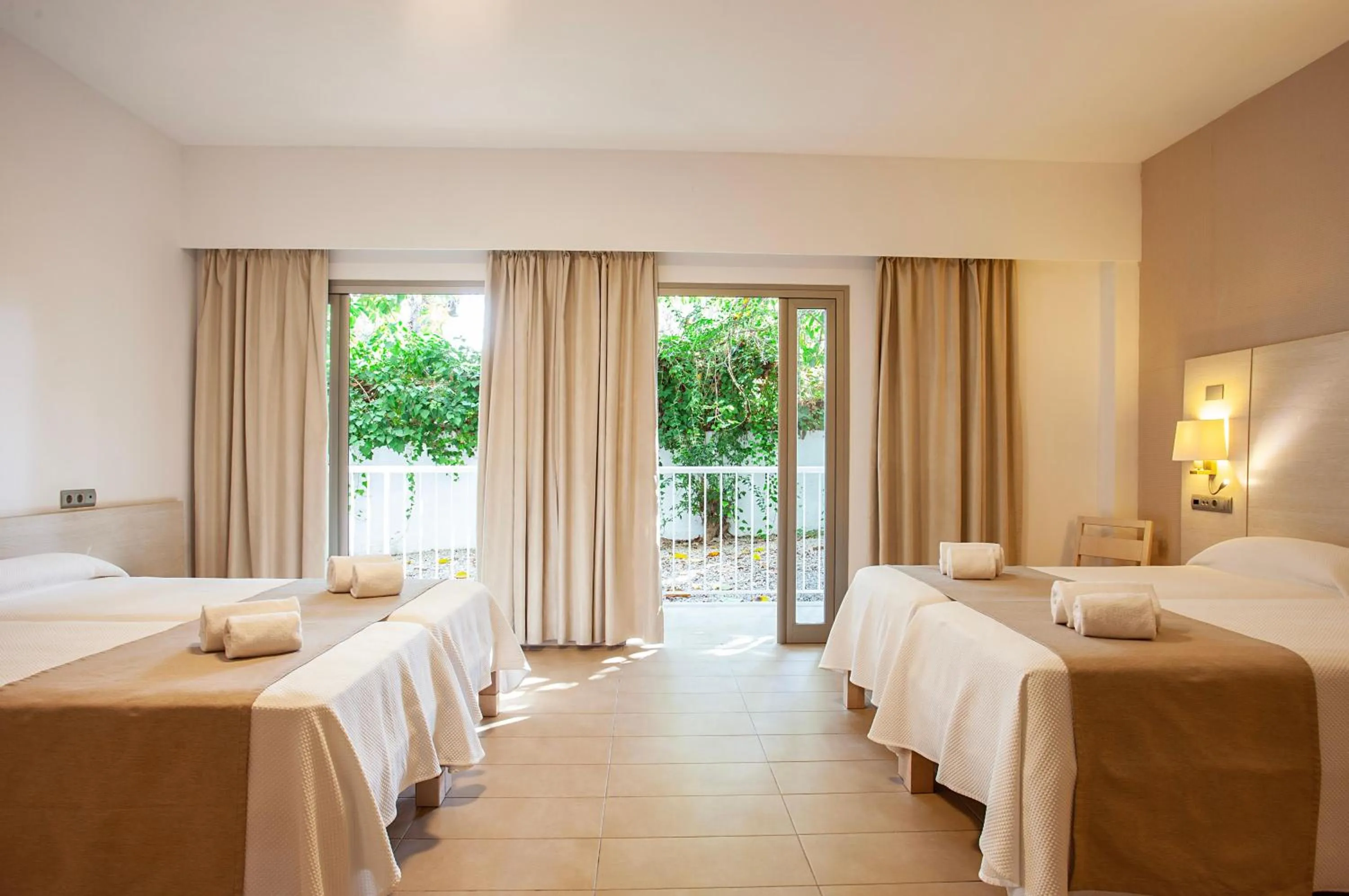 Photo of the whole room, Bed in Hotel Puchet Ibiza