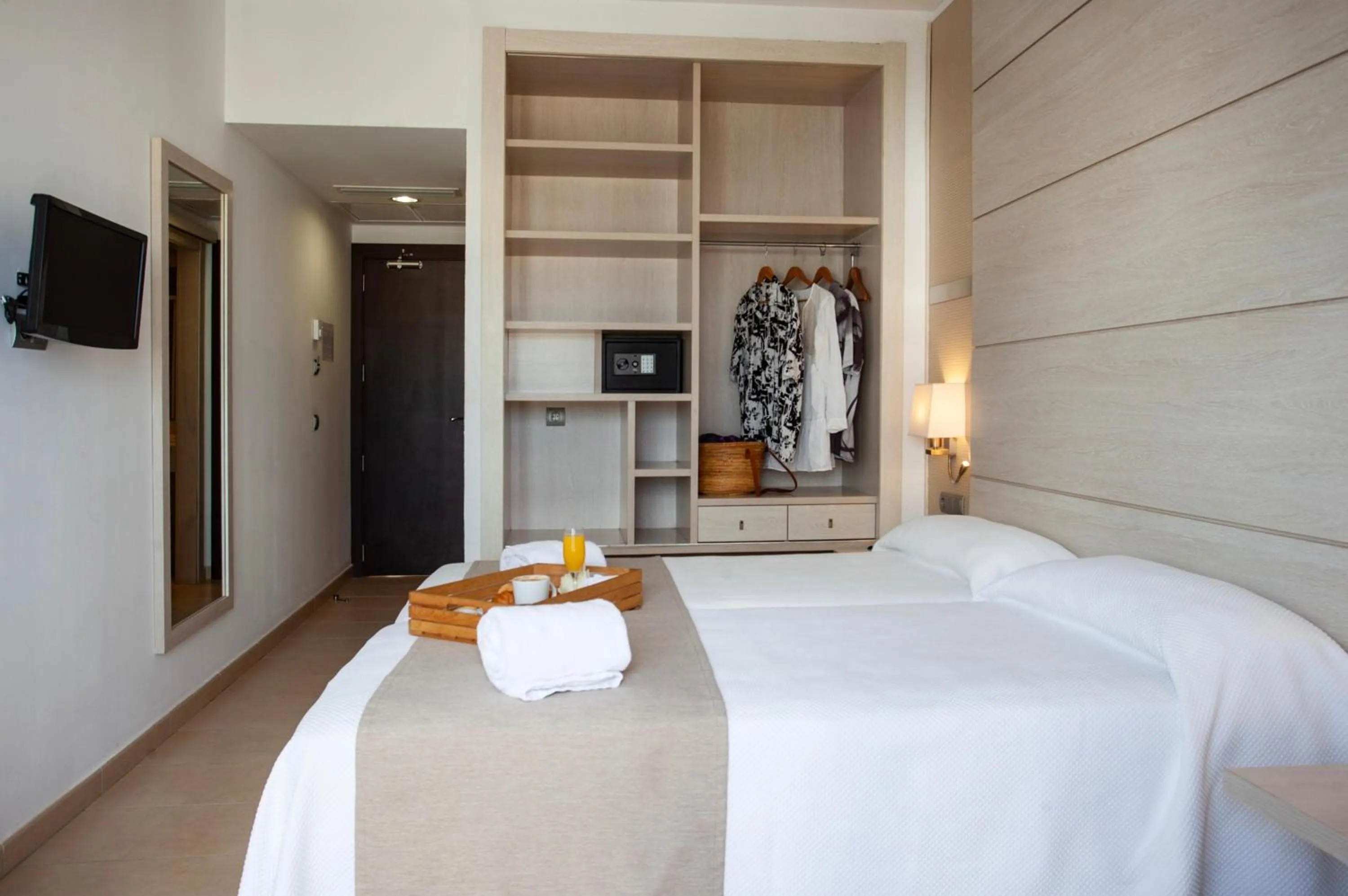 Photo of the whole room, Bed in Hotel Puchet Ibiza