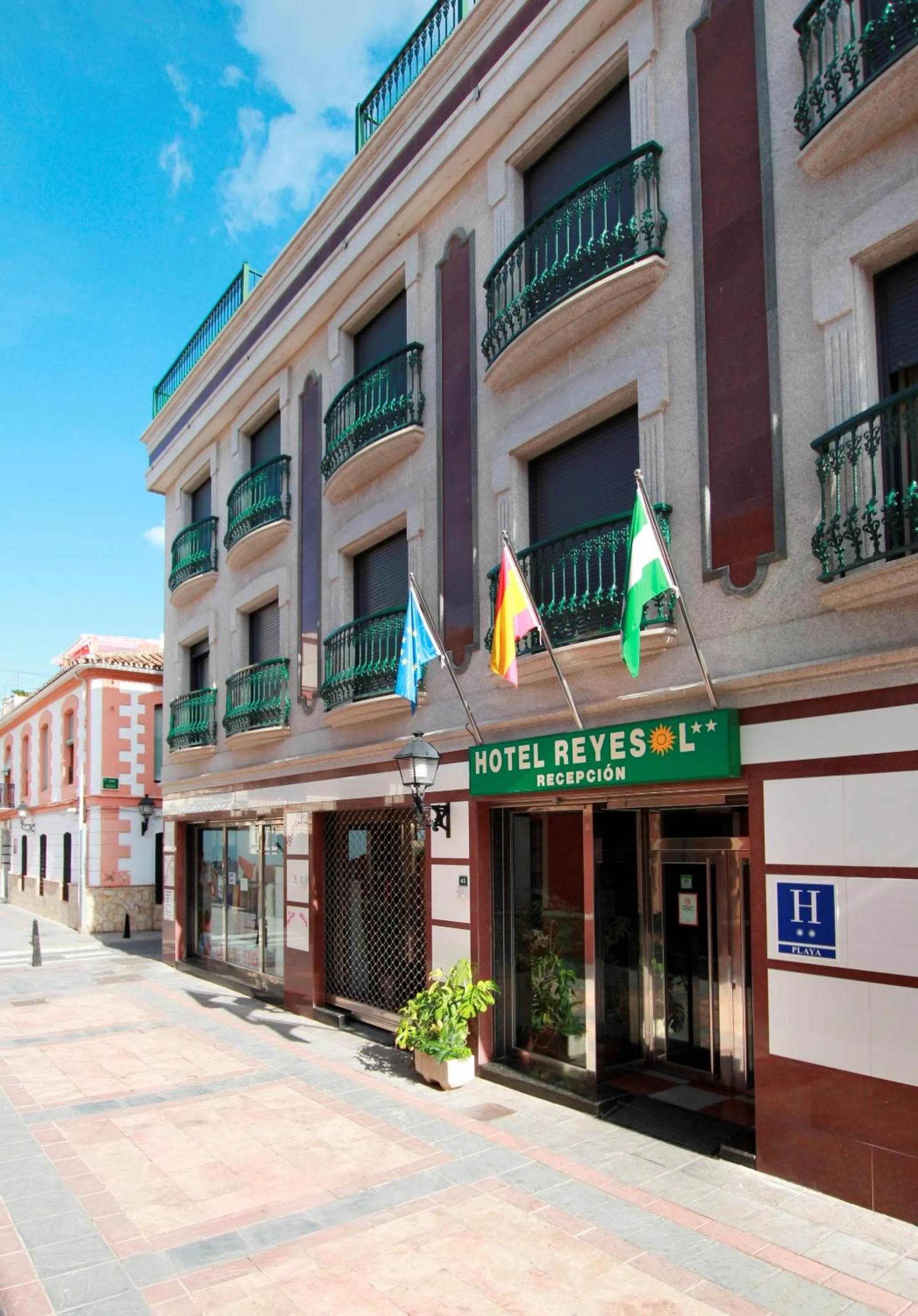 Facade/entrance in Hotel Reyesol