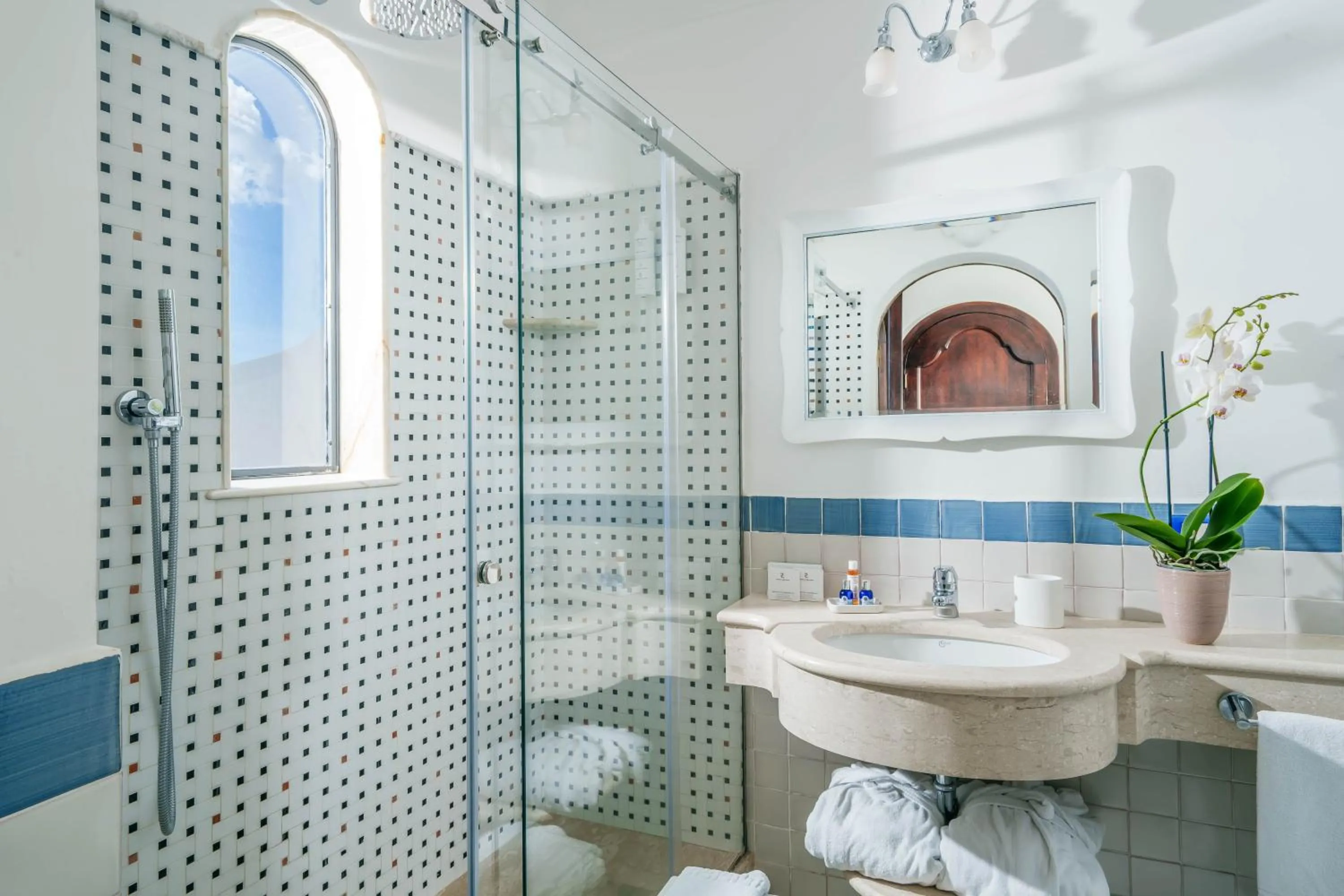 Bathroom in Albergo Miramare Positano