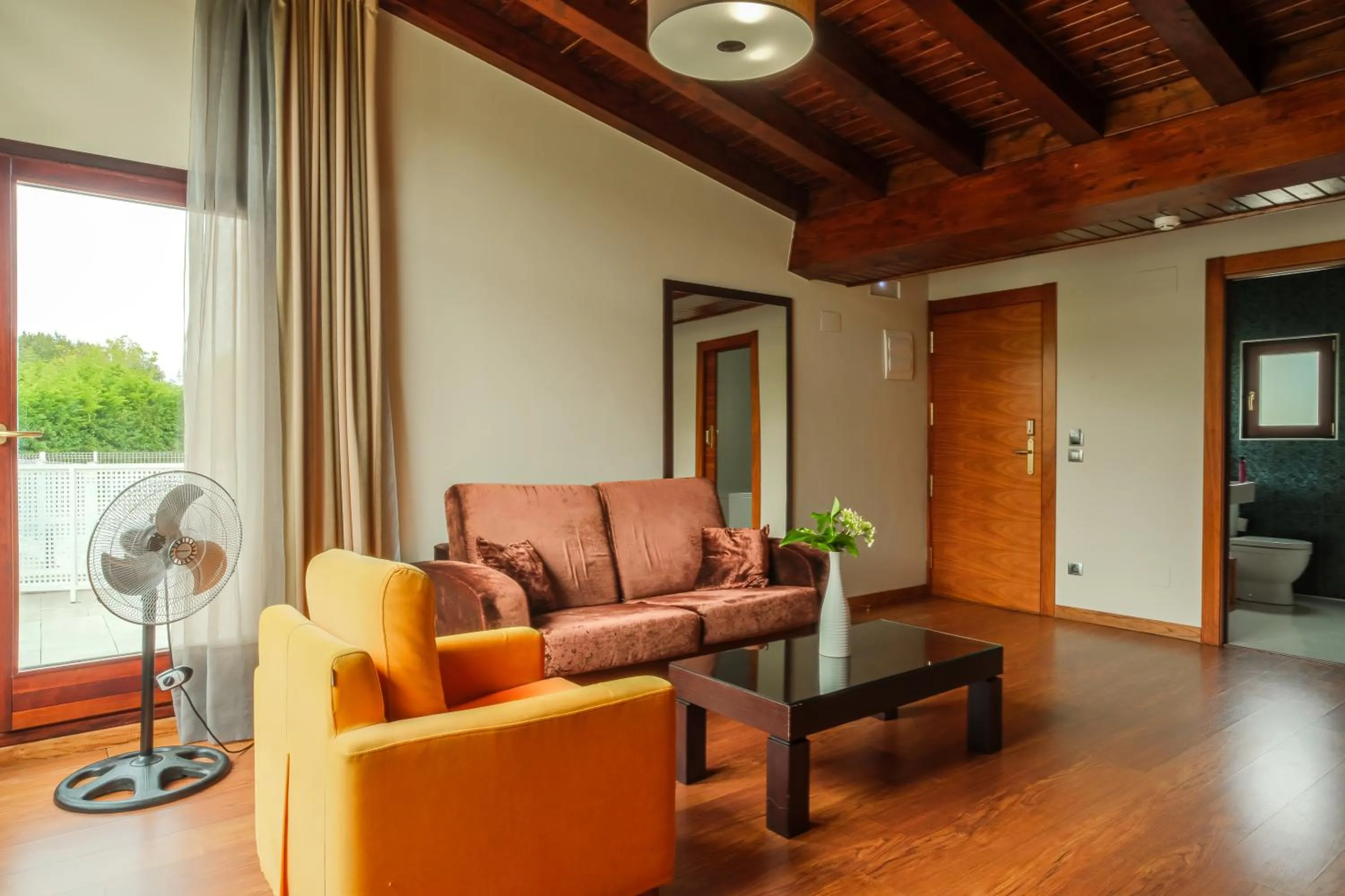 Photo of the whole room in Indiana Boutique Hotel