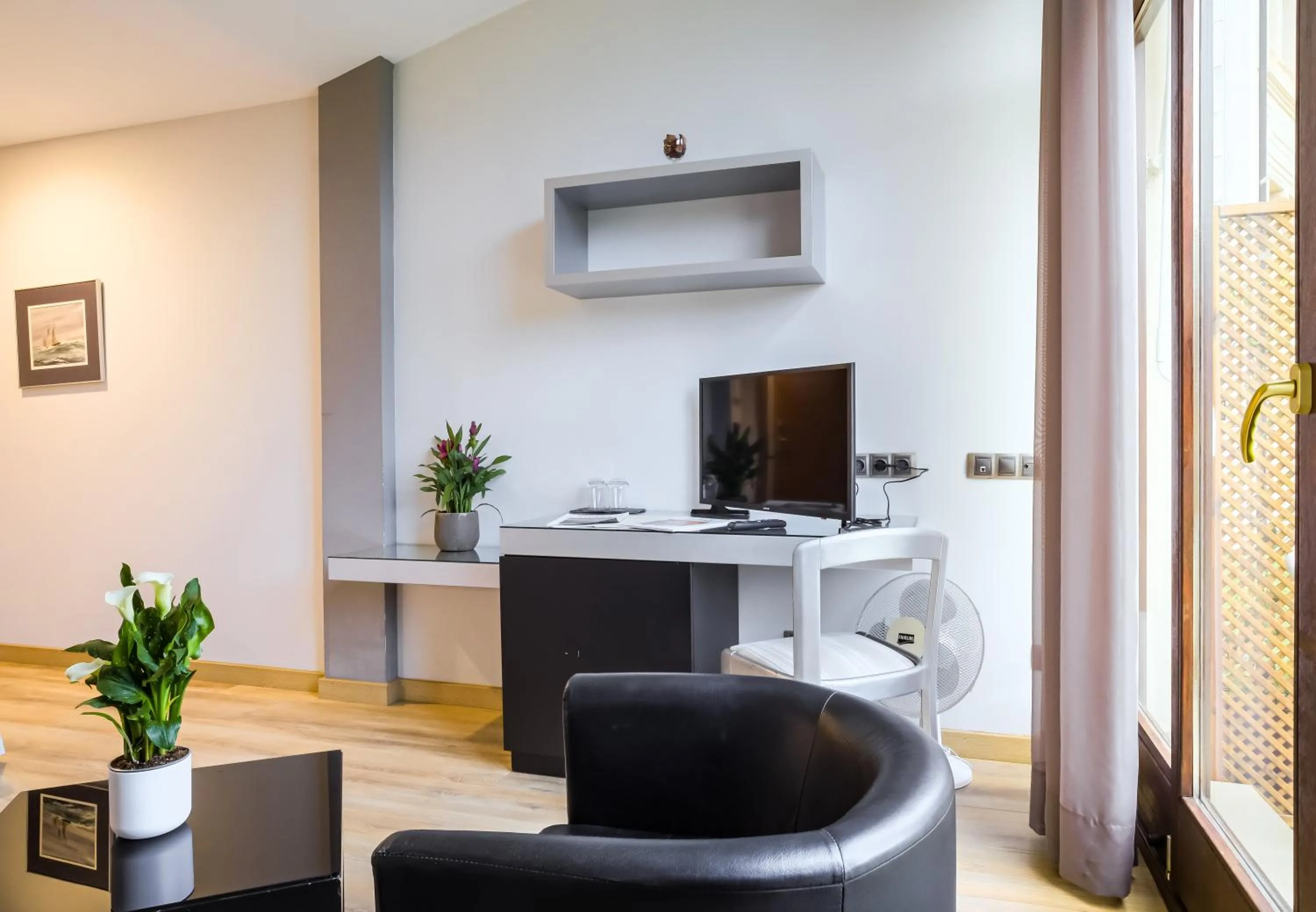 Photo of the whole room in Indiana Boutique Hotel