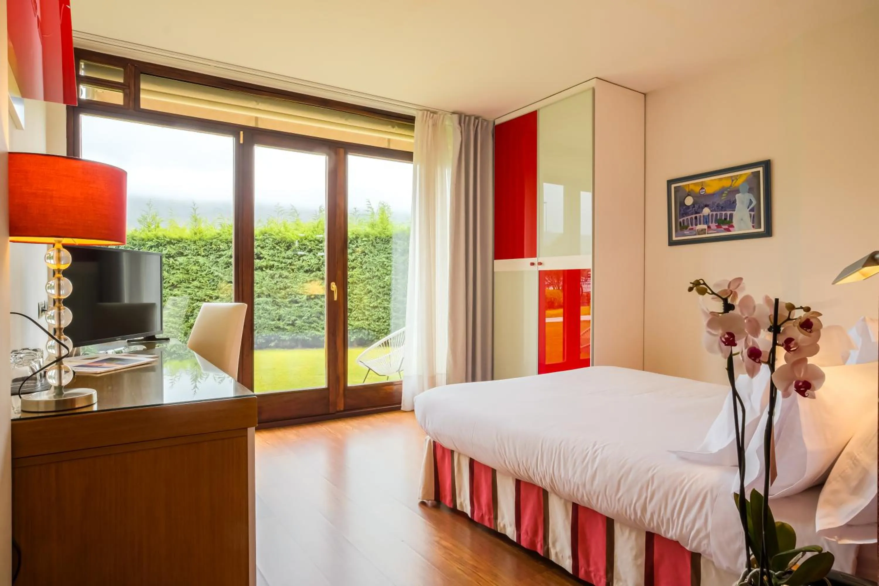 Photo of the whole room, Bed in Indiana Boutique Hotel