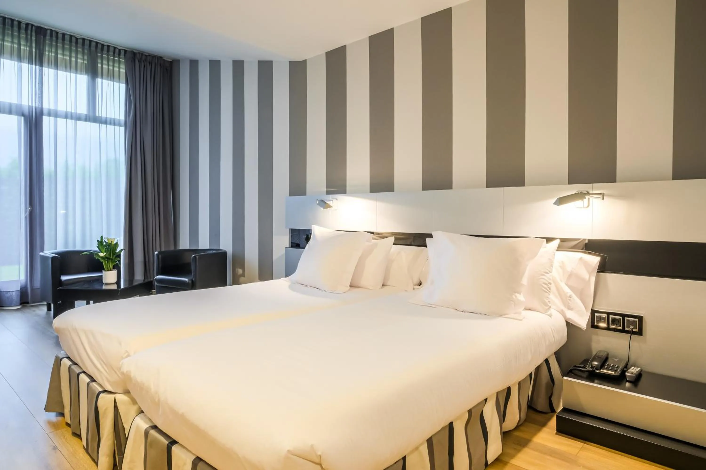 Photo of the whole room, Bed in Indiana Boutique Hotel