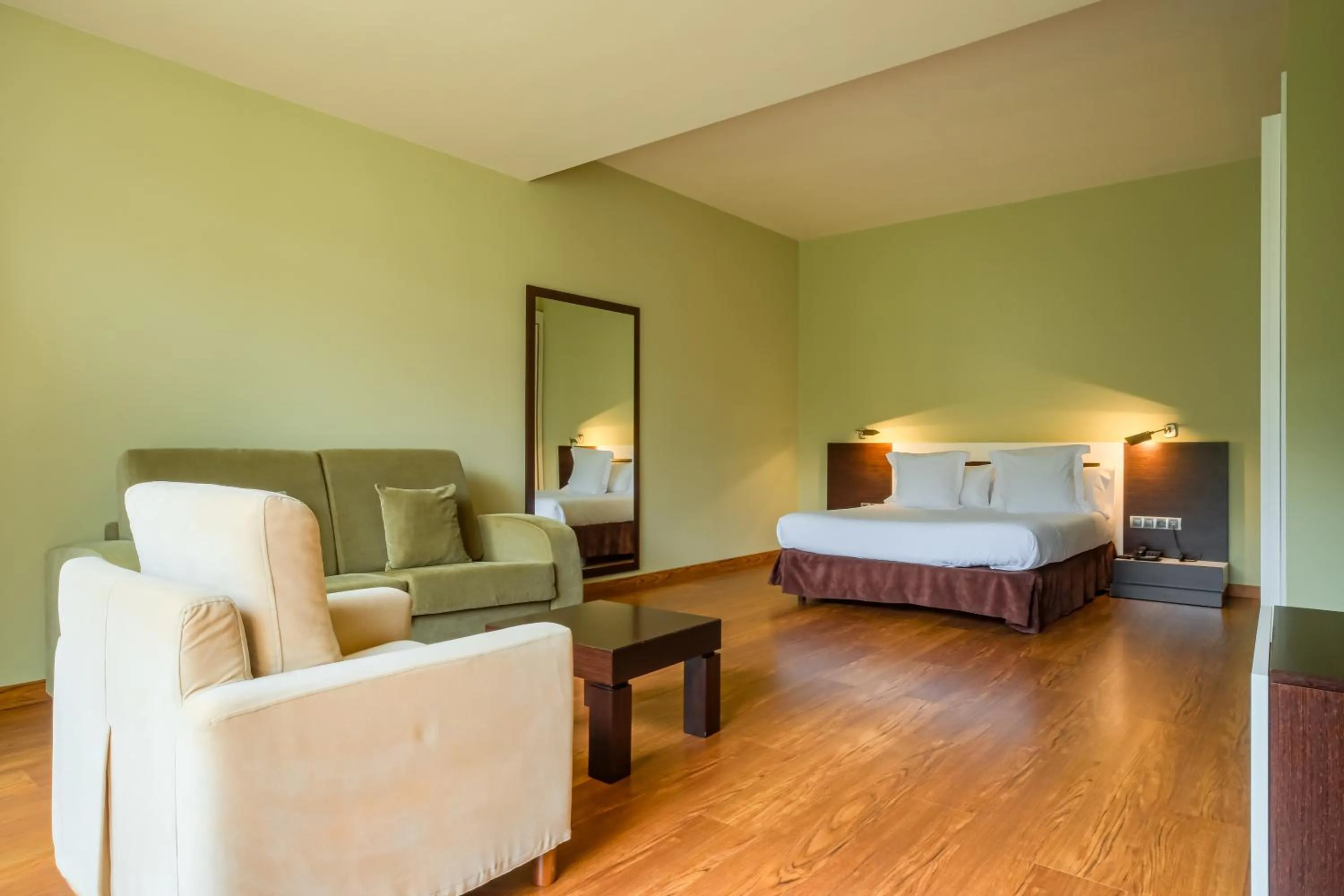 Photo of the whole room, Bed in Indiana Boutique Hotel