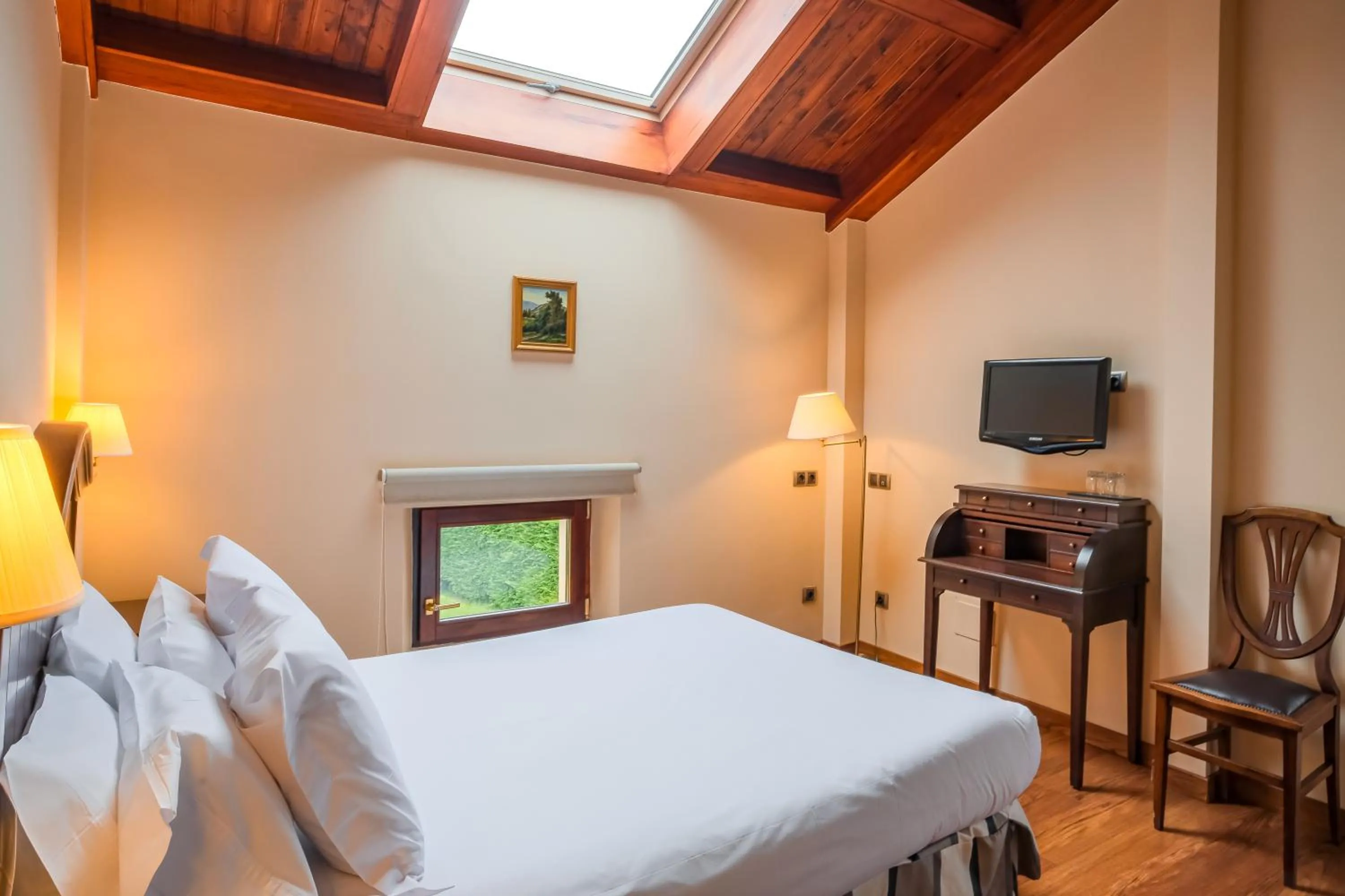 TV and multimedia, Bed in Indiana Boutique Hotel