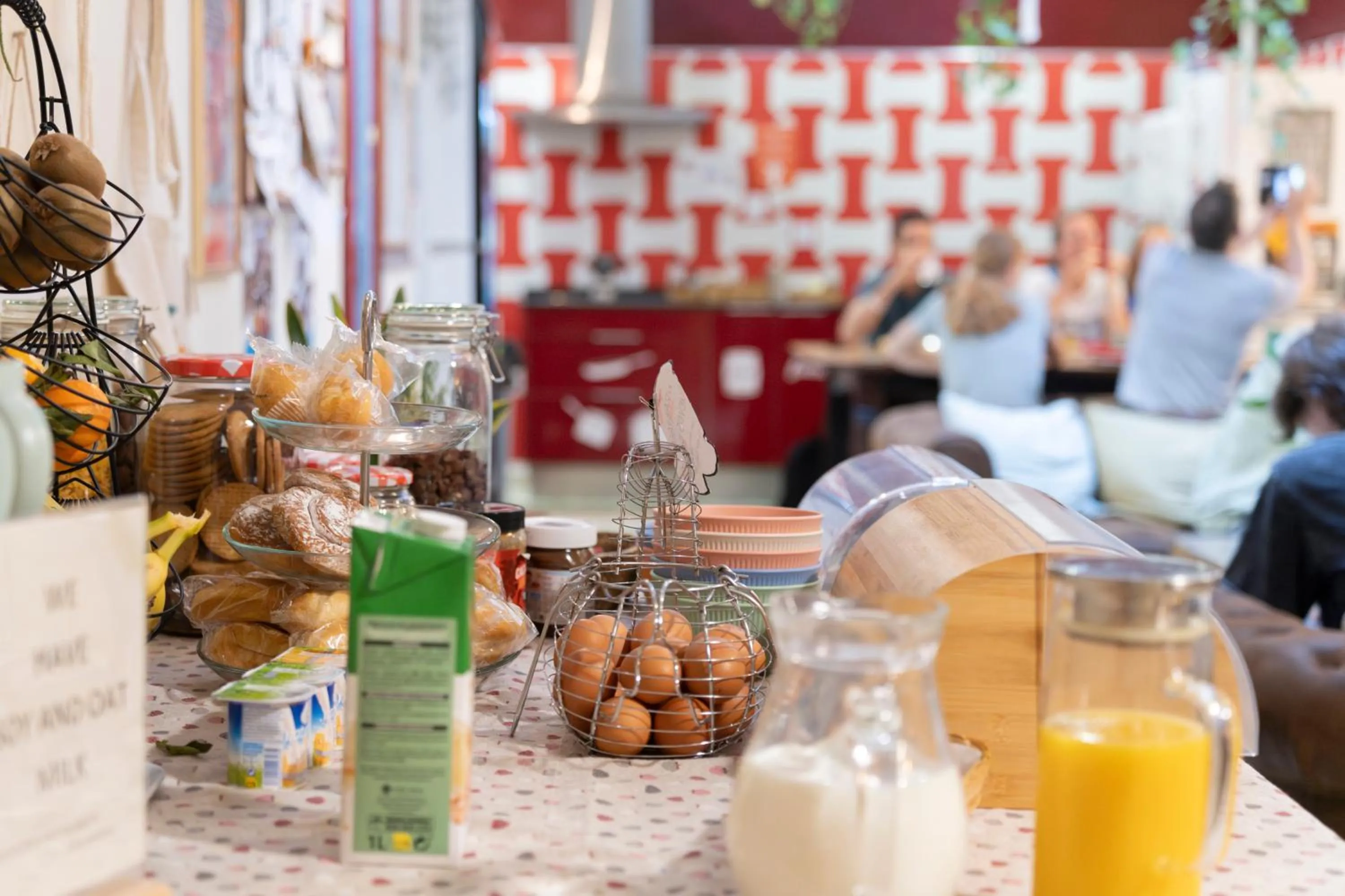 Breakfast in Home Youth Hostel by Feetup Hostels