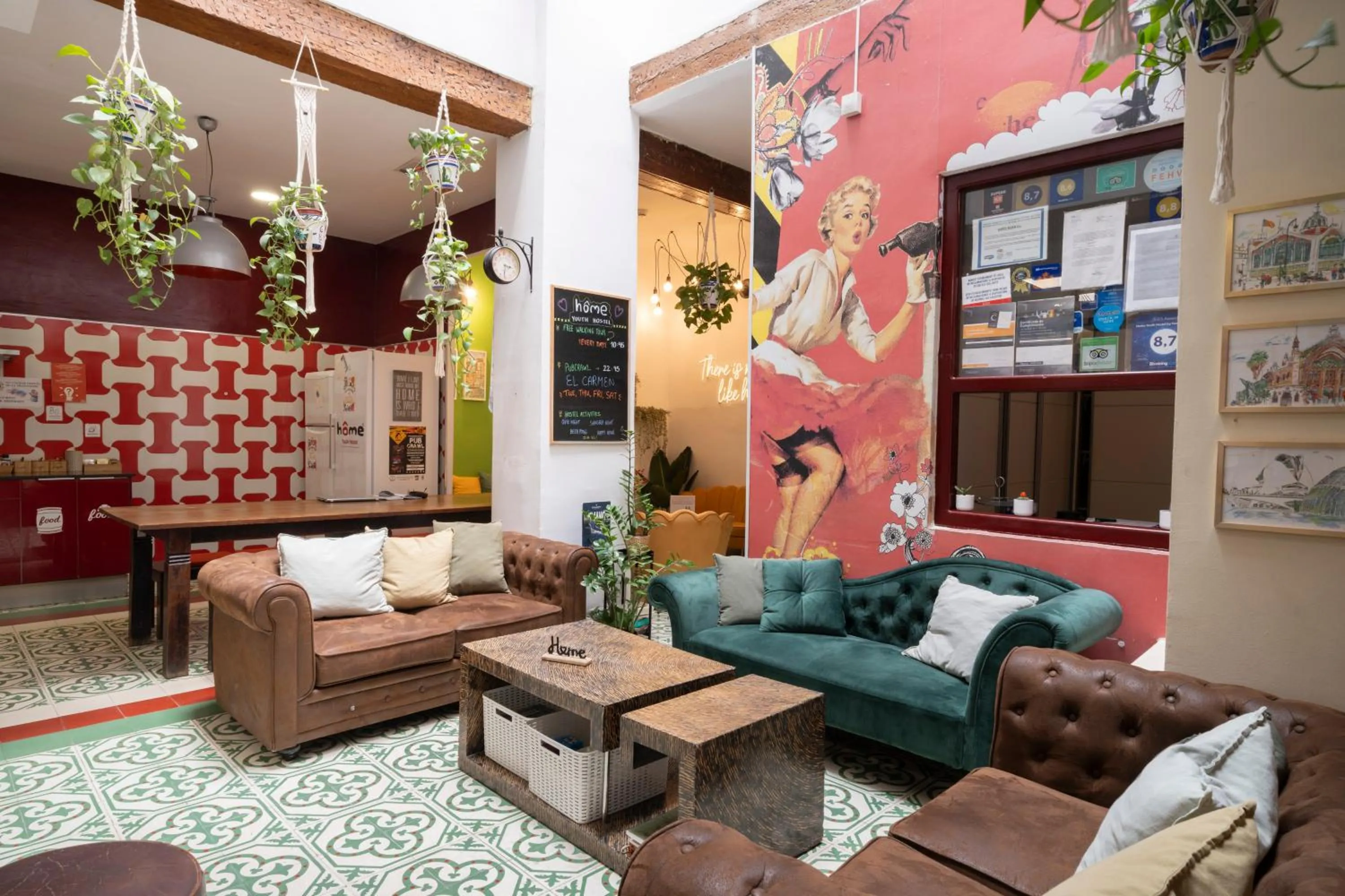 Living room in Home Youth Hostel by Feetup Hostels