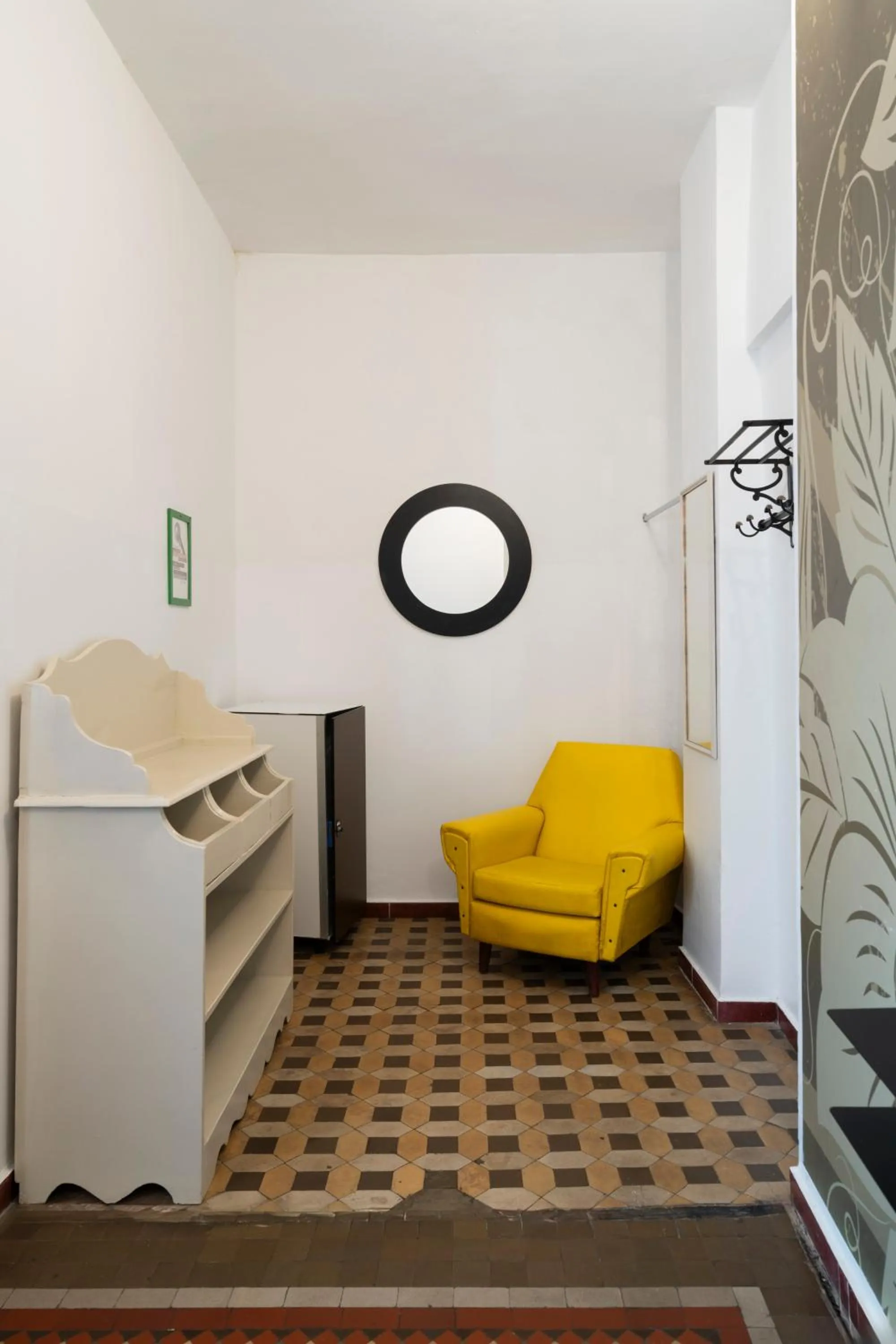 Living room in Home Youth Hostel by Feetup Hostels