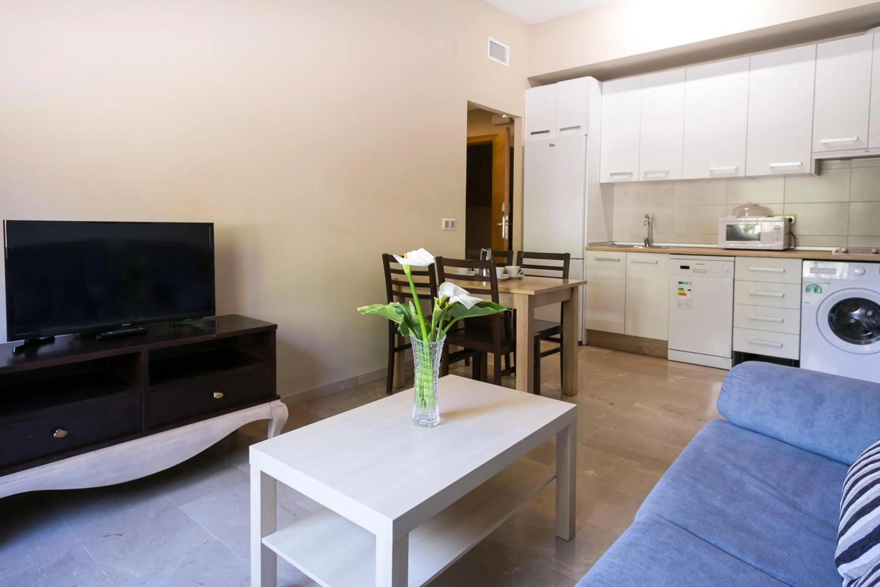 Communal lounge/ TV room in Apartamentos Turísticos La Castilleja