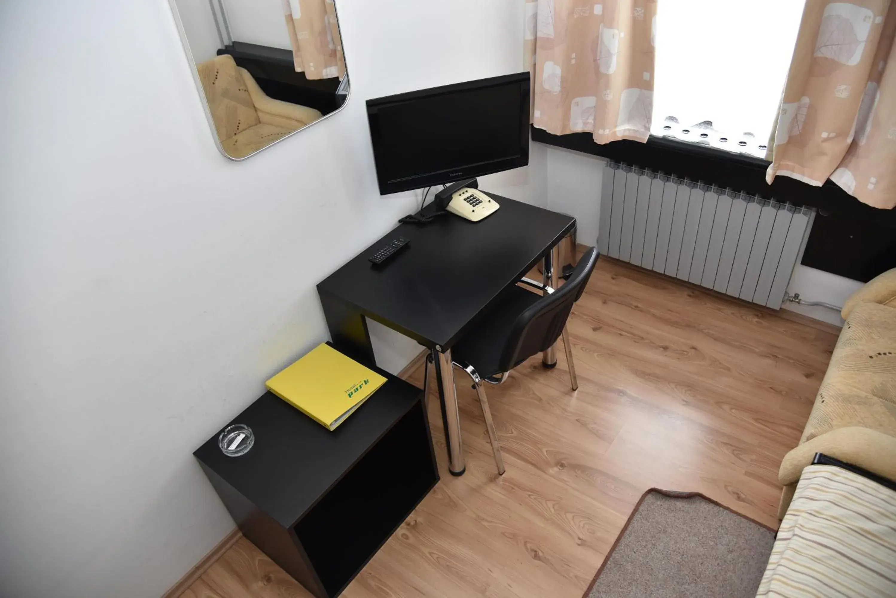 Single Room with Bathroom in Hotel Park Single Room with Bathroom in Hotel Park