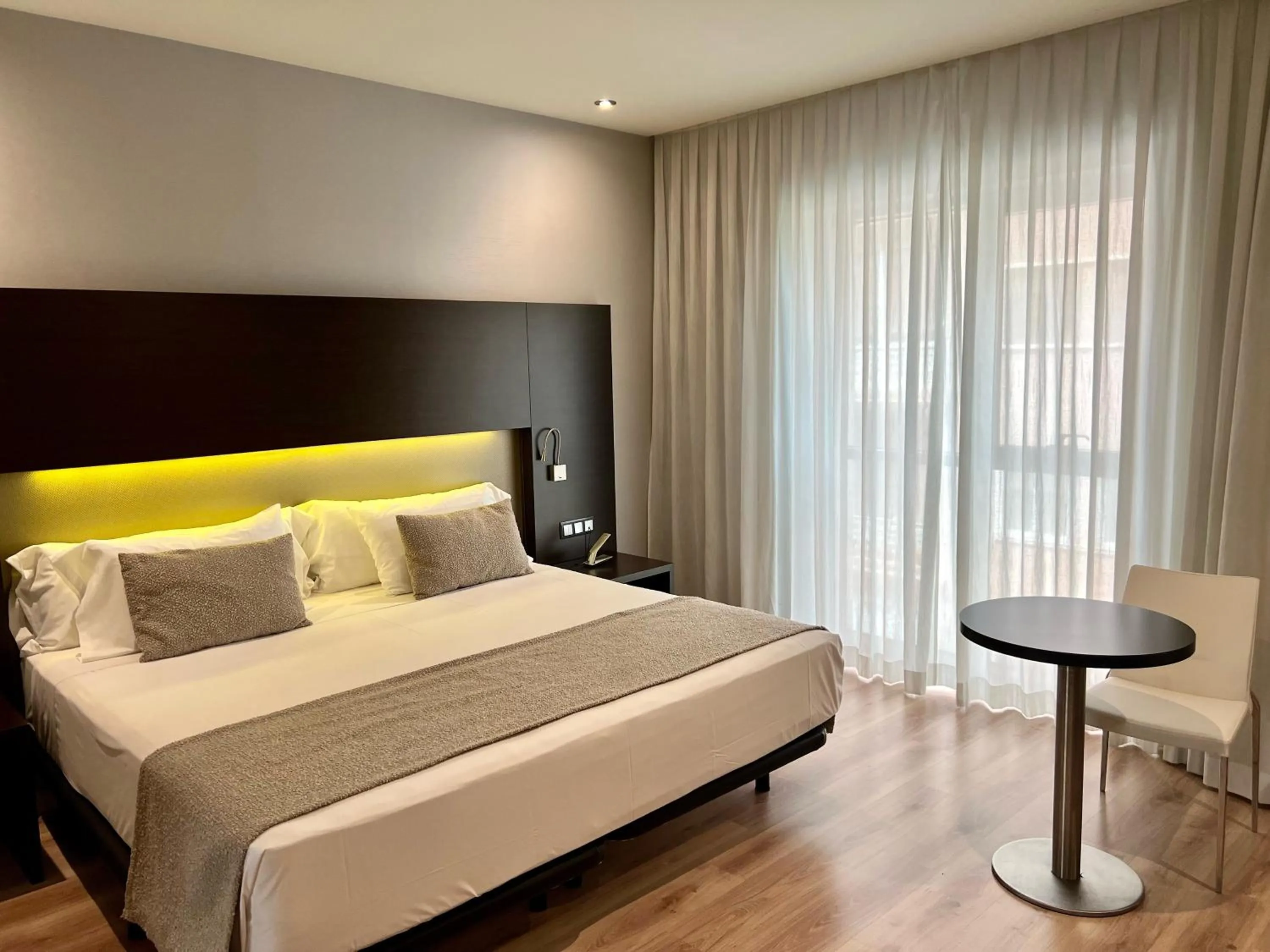 Bed in Hotel Tent Granada